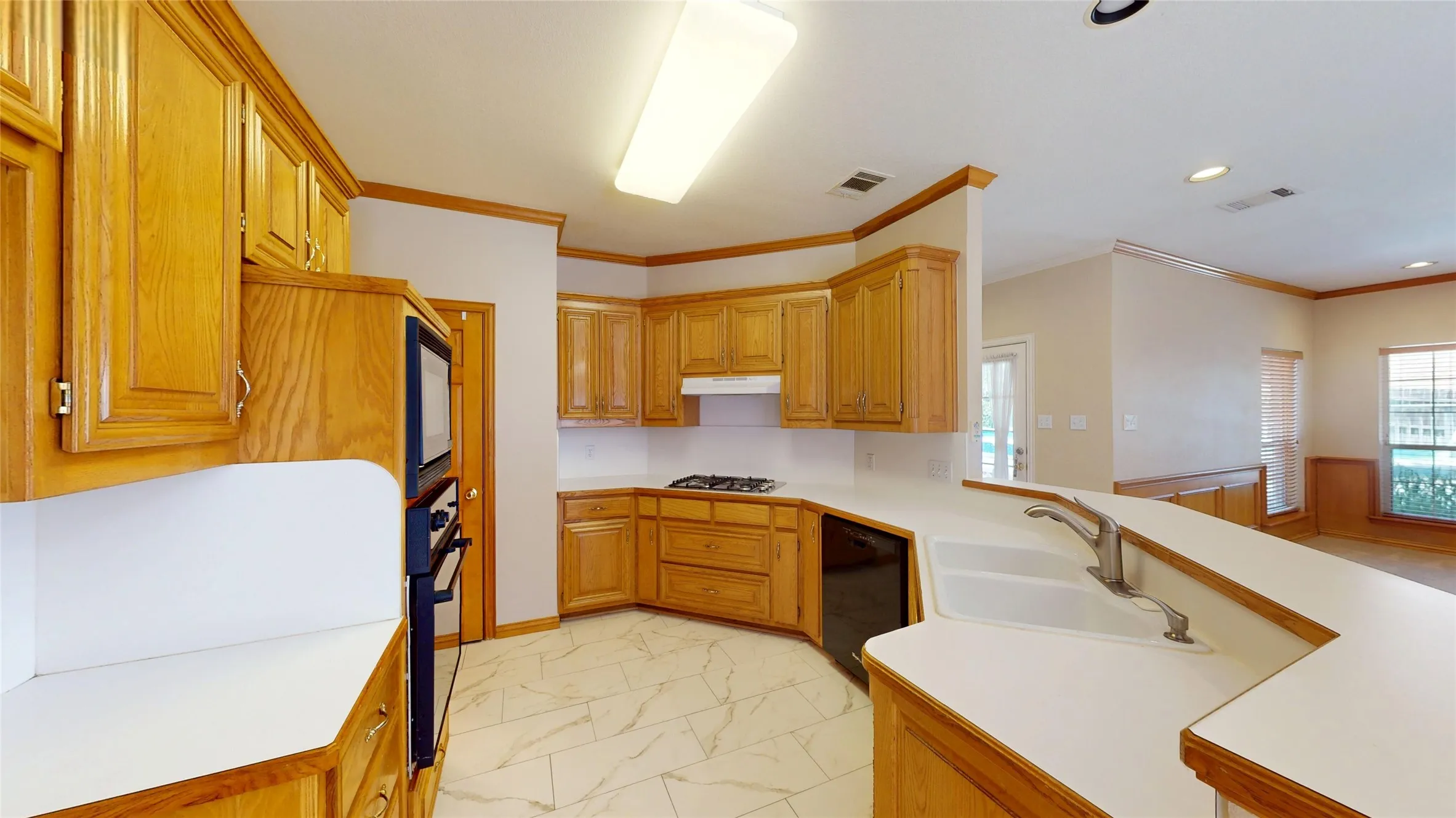 Single Family Residence For Sale in Tarrant County , 7525 Brentwood Court, North Richland Hills, Texas 76182, 4 Bedroom, 3 Bathroom, 2 Garage spaces, 2,541 Sqft, built in 1991, mls#21350190, Real Estate Agent in North Richland Hills, Homes For Sale in Tarrant county, Homes For Sale in North Richland Hills, Realtor in North Richland Hills Texas, Real Estate Brokerage Independent Realty Texas, Luminita Cordes Realtor