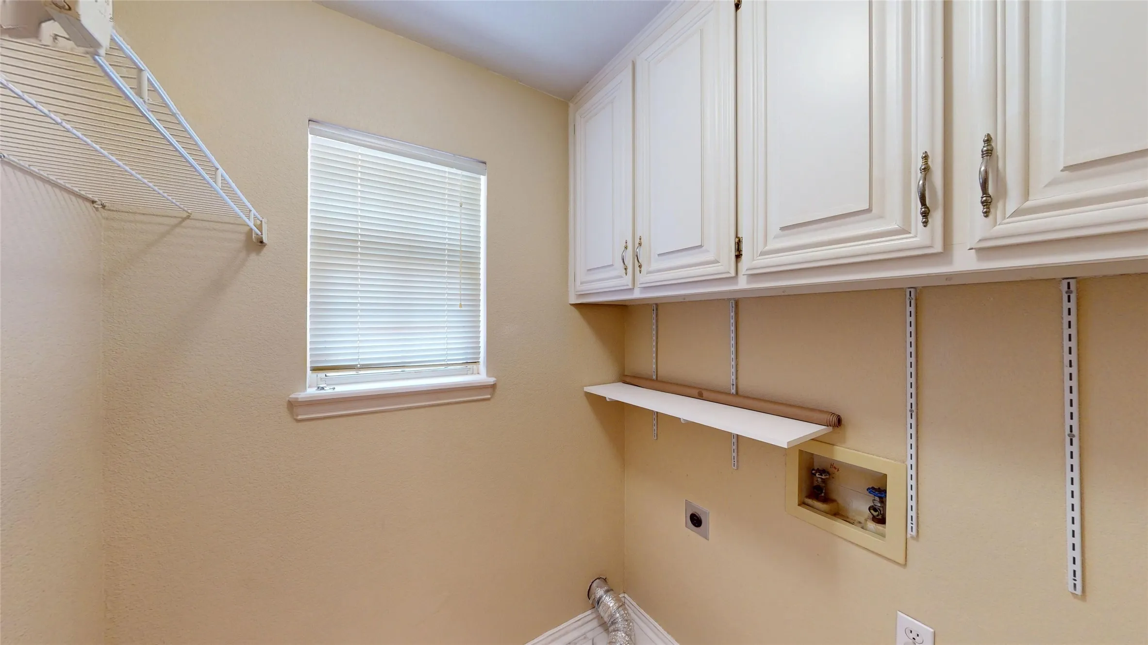 Single Family Residence For Sale in Tarrant County , 7525 Brentwood Court, North Richland Hills, Texas 76182, 4 Bedroom, 3 Bathroom, 2 Garage spaces, 2,541 Sqft, built in 1991, mls#21350190, Real Estate Agent in North Richland Hills, Homes For Sale in Tarrant county, Homes For Sale in North Richland Hills, Realtor in North Richland Hills Texas, Real Estate Brokerage Independent Realty Texas, Luminita Cordes Realtor