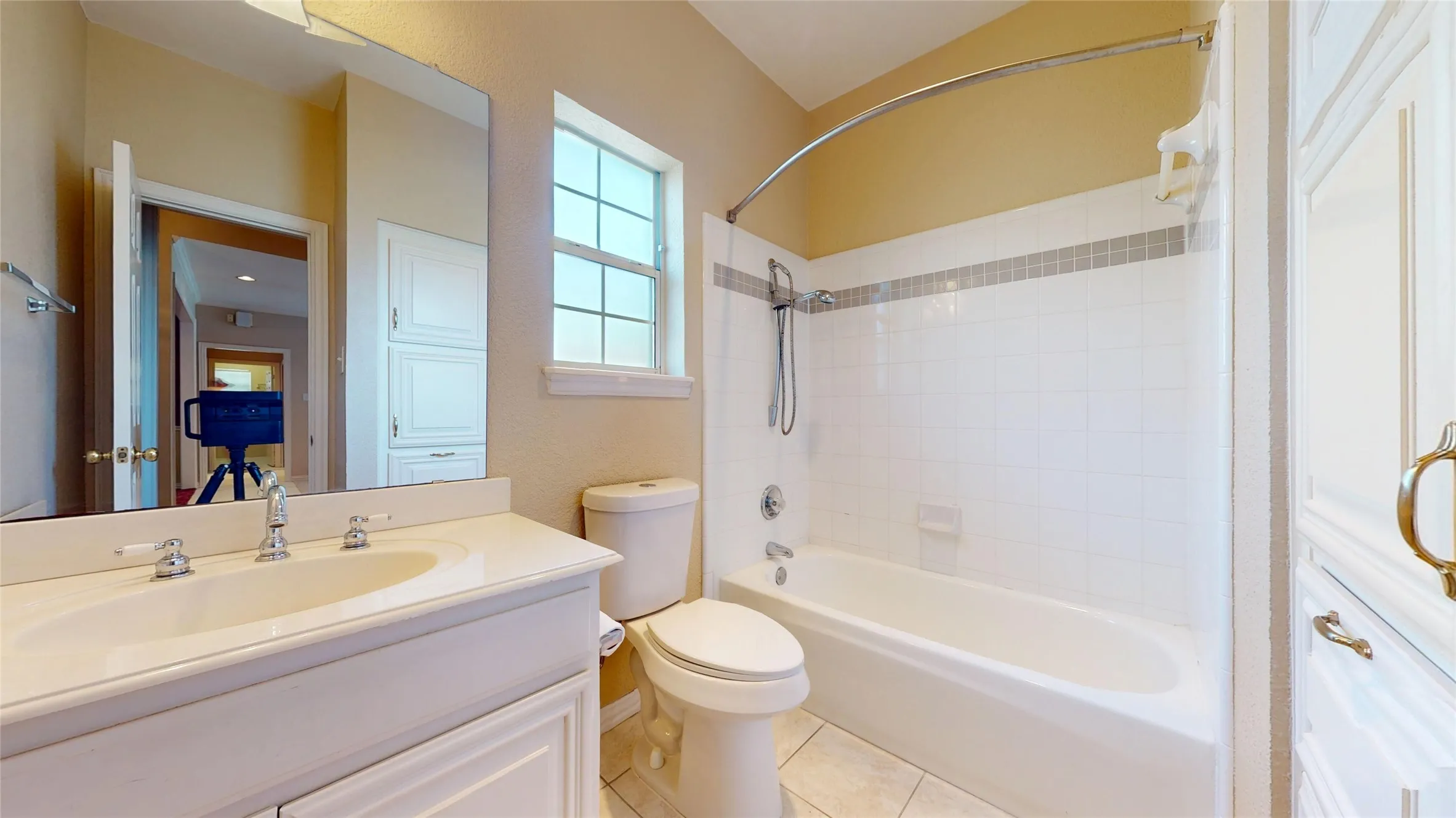 Single Family Residence For Sale in Tarrant County , 7525 Brentwood Court, North Richland Hills, Texas 76182, 4 Bedroom, 3 Bathroom, 2 Garage spaces, 2,541 Sqft, built in 1991, mls#21350190, Real Estate Agent in North Richland Hills, Homes For Sale in Tarrant county, Homes For Sale in North Richland Hills, Realtor in North Richland Hills Texas, Real Estate Brokerage Independent Realty Texas, Luminita Cordes Realtor