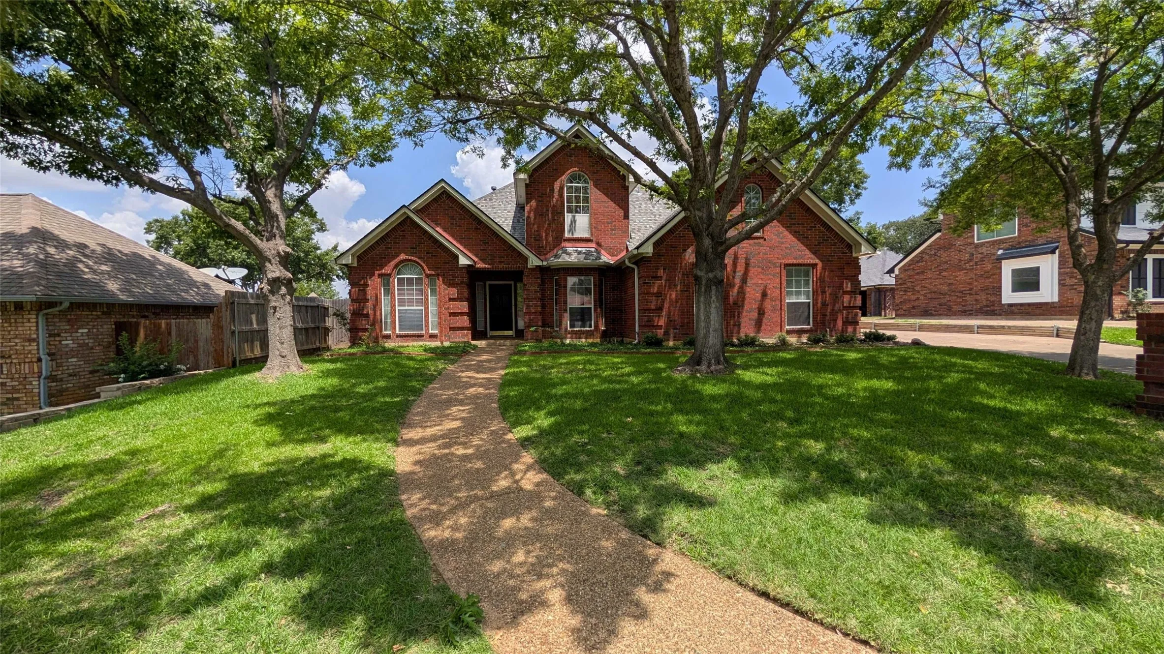 Single Family Residence For Sale in Tarrant County , 7525 Brentwood Court, North Richland Hills, Texas 76182, 4 Bedroom, 3 Bathroom, 2 Garage spaces, 2,541 Sqft, built in 1991, mls#21350190, Real Estate Agent in North Richland Hills, Homes For Sale in Tarrant county, Homes For Sale in North Richland Hills, Realtor in North Richland Hills Texas, Real Estate Brokerage Independent Realty Texas, Luminita Cordes Realtor