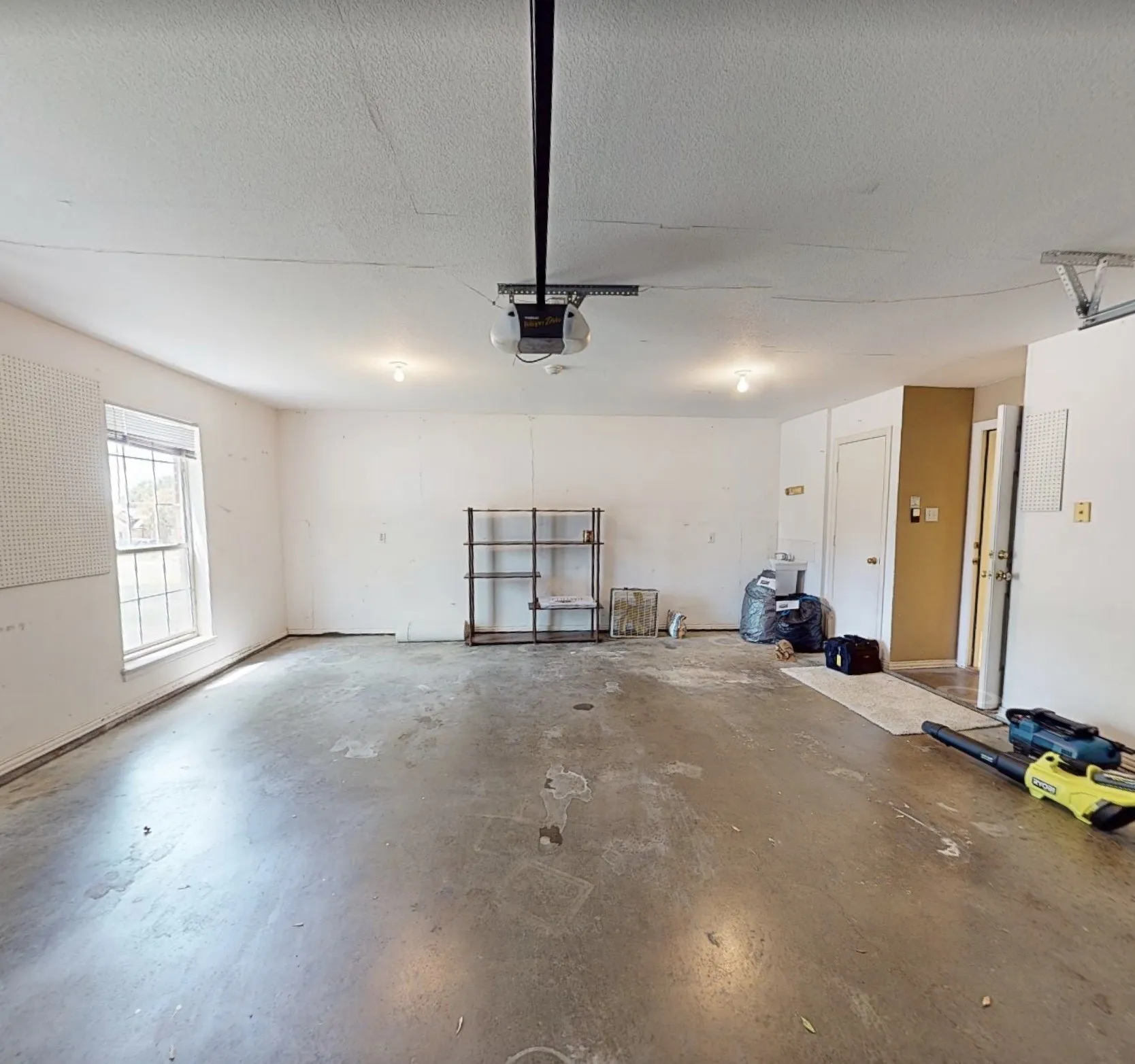 Single Family Residence For Sale in Tarrant County , 7525 Brentwood Court, North Richland Hills, Texas 76182, 4 Bedroom, 3 Bathroom, 2 Garage spaces, 2,541 Sqft, built in 1991, mls#21350190, Real Estate Agent in North Richland Hills, Homes For Sale in Tarrant county, Homes For Sale in North Richland Hills, Realtor in North Richland Hills Texas, Real Estate Brokerage Independent Realty Texas, Luminita Cordes Realtor