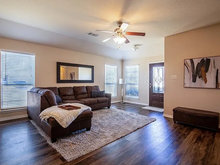 Single Family Residence For Sale in Denton County , 8800 Deadwood Lane, Aubrey, Texas 76227, 3 Bedroom, 2 Bathroom, 2 Garage spaces, 1,407 Sqft, built in 2016, mls#21349160, Real Estate Agent in Aubrey, Homes For Sale in Denton county, Homes For Sale in Aubrey, Realtor in Aubrey Texas, Real Estate Brokerage Independent Realty Texas, Luminita Cordes Realtor