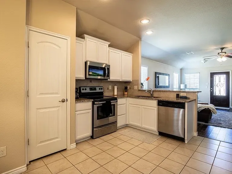 Single Family Residence For Sale in Denton County , 8800 Deadwood Lane, Aubrey, Texas 76227, 3 Bedroom, 2 Bathroom, 2 Garage spaces, 1,407 Sqft, built in 2016, mls#21349160, Real Estate Agent in Aubrey, Homes For Sale in Denton county, Homes For Sale in Aubrey, Realtor in Aubrey Texas, Real Estate Brokerage Independent Realty Texas, Luminita Cordes Realtor