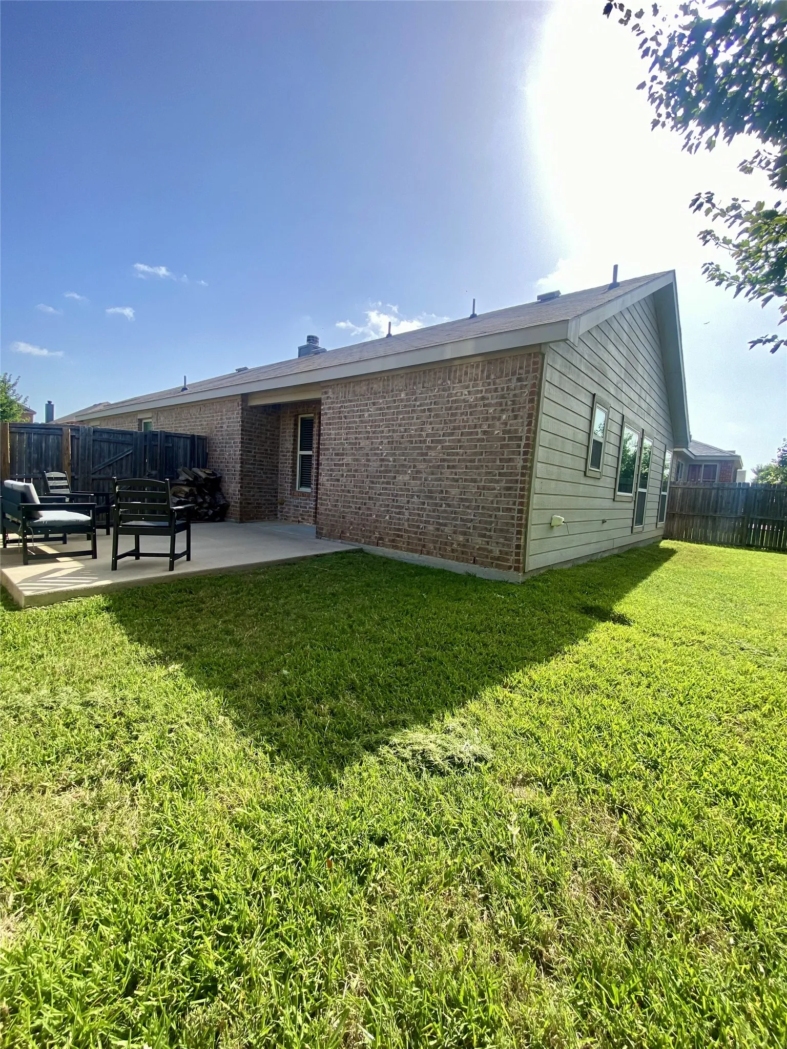 Single Family Residence For Sale in Denton County , 8800 Deadwood Lane, Aubrey, Texas 76227, 3 Bedroom, 2 Bathroom, 2 Garage spaces, 1,407 Sqft, built in 2016, mls#21349160, Real Estate Agent in Aubrey, Homes For Sale in Denton county, Homes For Sale in Aubrey, Realtor in Aubrey Texas, Real Estate Brokerage Independent Realty Texas, Luminita Cordes Realtor