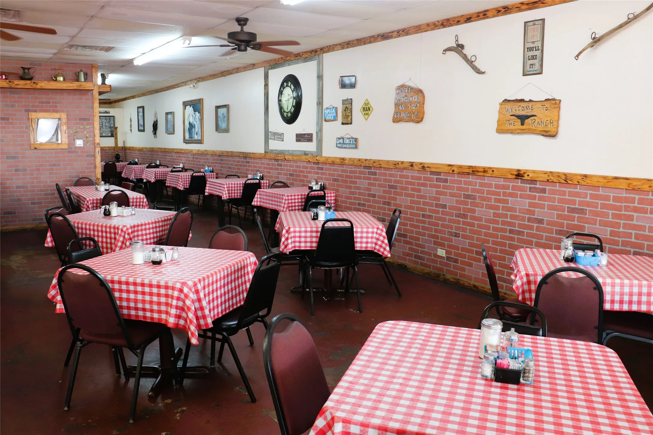 Business For Sale in Hunt County , 1113 Main Street, Commerce, Texas 75428, 0, 0, Garage spaces, 0 Sqft, built in 1920, mls#21348657, Real Estate Agent in Commerce, Homes For Sale in Hunt county, Homes For Sale in Commerce, Realtor in Commerce Texas, Real Estate Brokerage Independent Realty Texas, Luminita Cordes Realtor