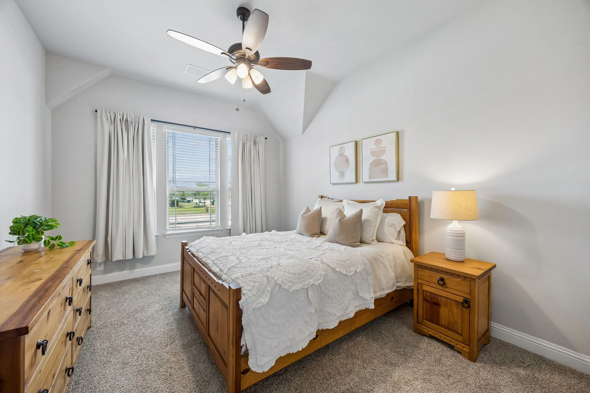 Single Family Residence For Sale in Tarrant County , 1005 Longbow Lane, Crowley, Texas 76036, 3 Bedroom, 3 Bathroom, 2 Garage spaces, 2,534 Sqft, built in 2022, mls#21350461, Real Estate Agent in Crowley, Homes For Sale in Tarrant county, Homes For Sale in Crowley, Realtor in Crowley Texas, Real Estate Brokerage Independent Realty Texas, Luminita Cordes Realtor