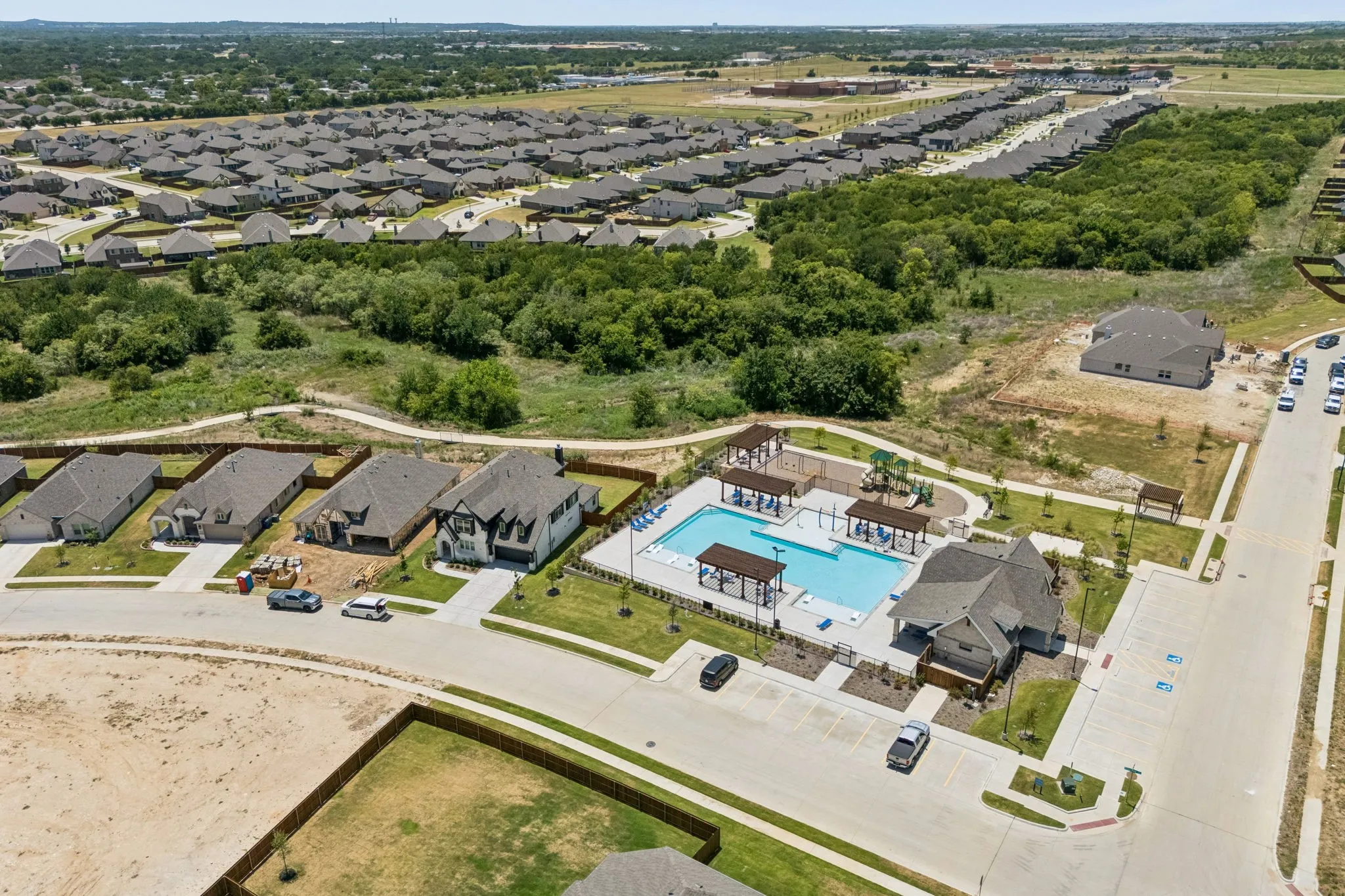 Single Family Residence For Sale in Tarrant County , 1005 Longbow Lane, Crowley, Texas 76036, 3 Bedroom, 3 Bathroom, 2 Garage spaces, 2,534 Sqft, built in 2022, mls#21350461, Real Estate Agent in Crowley, Homes For Sale in Tarrant county, Homes For Sale in Crowley, Realtor in Crowley Texas, Real Estate Brokerage Independent Realty Texas, Luminita Cordes Realtor