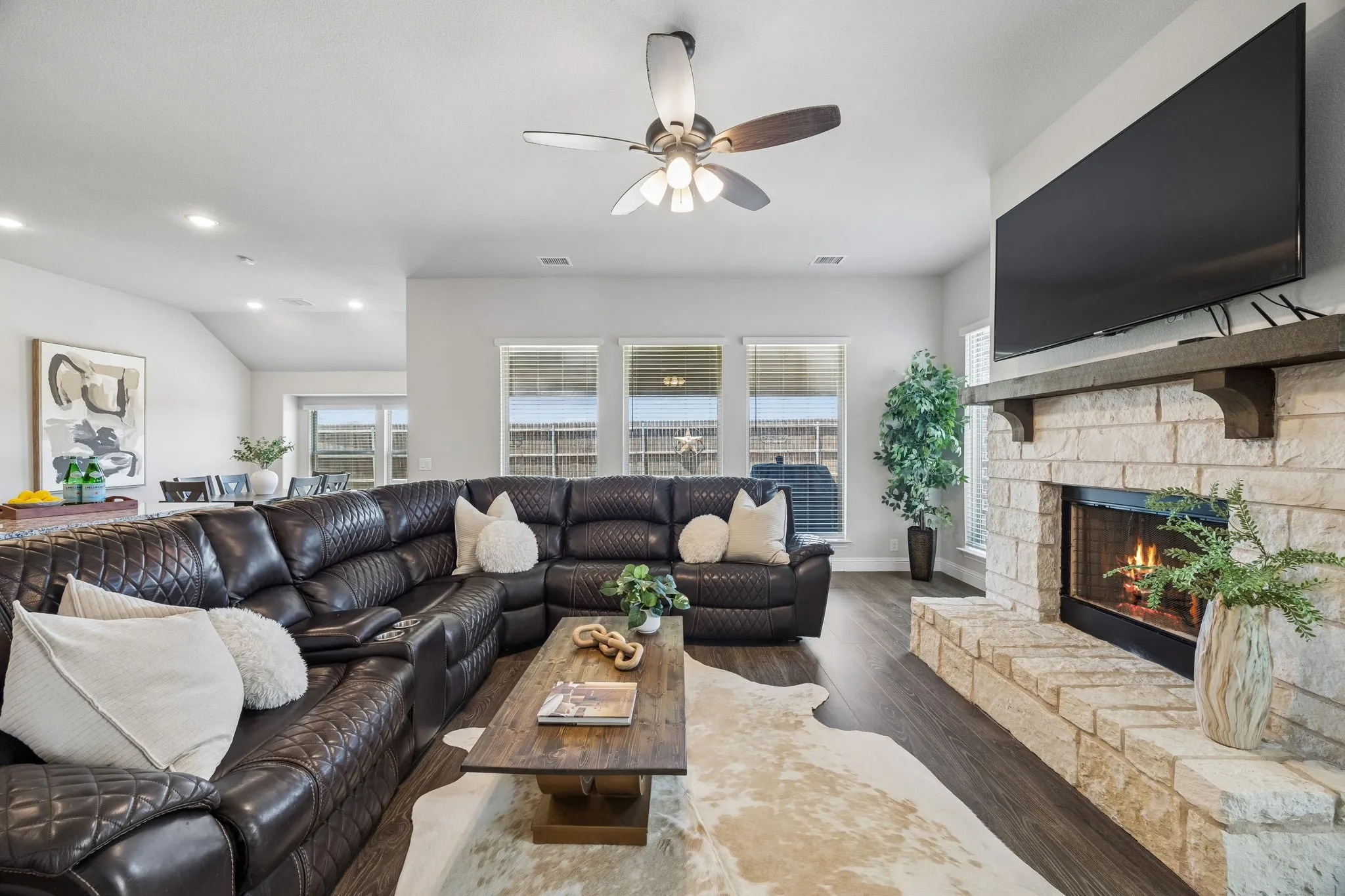 Single Family Residence For Sale in Tarrant County , 1005 Longbow Lane, Crowley, Texas 76036, 3 Bedroom, 3 Bathroom, 2 Garage spaces, 2,534 Sqft, built in 2022, mls#21350461, Real Estate Agent in Crowley, Homes For Sale in Tarrant county, Homes For Sale in Crowley, Realtor in Crowley Texas, Real Estate Brokerage Independent Realty Texas, Luminita Cordes Realtor