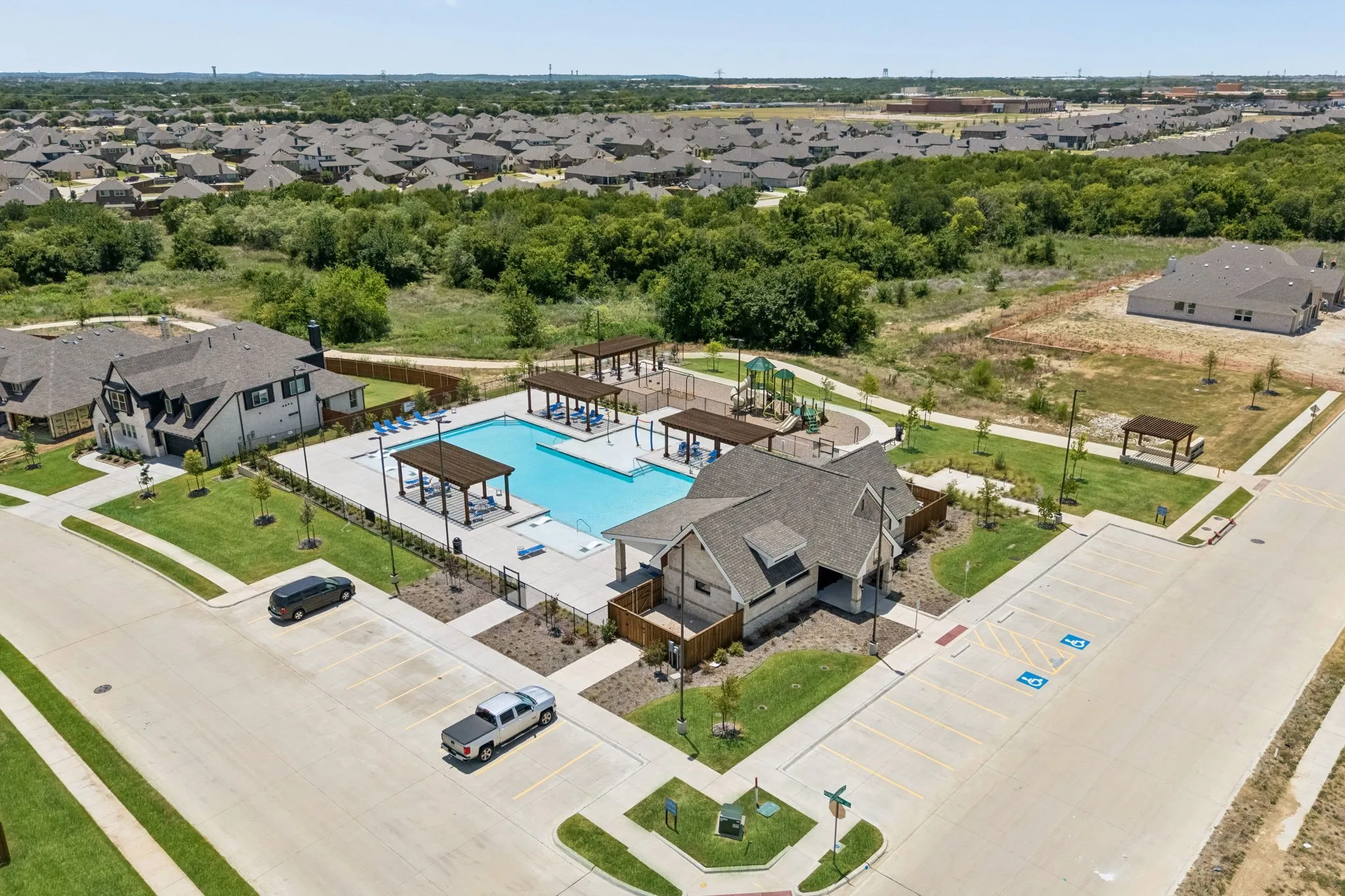 Single Family Residence For Sale in Tarrant County , 1005 Longbow Lane, Crowley, Texas 76036, 3 Bedroom, 3 Bathroom, 2 Garage spaces, 2,534 Sqft, built in 2022, mls#21350461, Real Estate Agent in Crowley, Homes For Sale in Tarrant county, Homes For Sale in Crowley, Realtor in Crowley Texas, Real Estate Brokerage Independent Realty Texas, Luminita Cordes Realtor