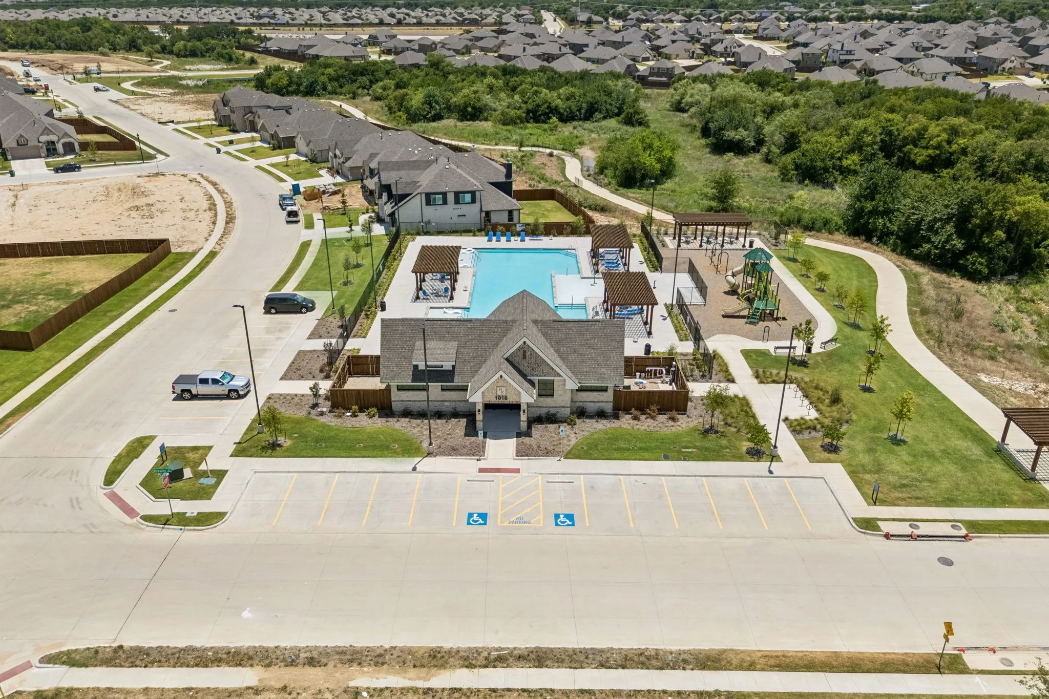 Single Family Residence For Sale in Tarrant County , 1005 Longbow Lane, Crowley, Texas 76036, 3 Bedroom, 3 Bathroom, 2 Garage spaces, 2,534 Sqft, built in 2022, mls#21350461, Real Estate Agent in Crowley, Homes For Sale in Tarrant county, Homes For Sale in Crowley, Realtor in Crowley Texas, Real Estate Brokerage Independent Realty Texas, Luminita Cordes Realtor