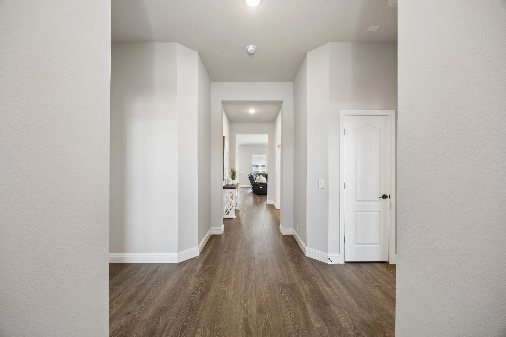 Single Family Residence For Sale in Tarrant County , 1005 Longbow Lane, Crowley, Texas 76036, 3 Bedroom, 3 Bathroom, 2 Garage spaces, 2,534 Sqft, built in 2022, mls#21350461, Real Estate Agent in Crowley, Homes For Sale in Tarrant county, Homes For Sale in Crowley, Realtor in Crowley Texas, Real Estate Brokerage Independent Realty Texas, Luminita Cordes Realtor