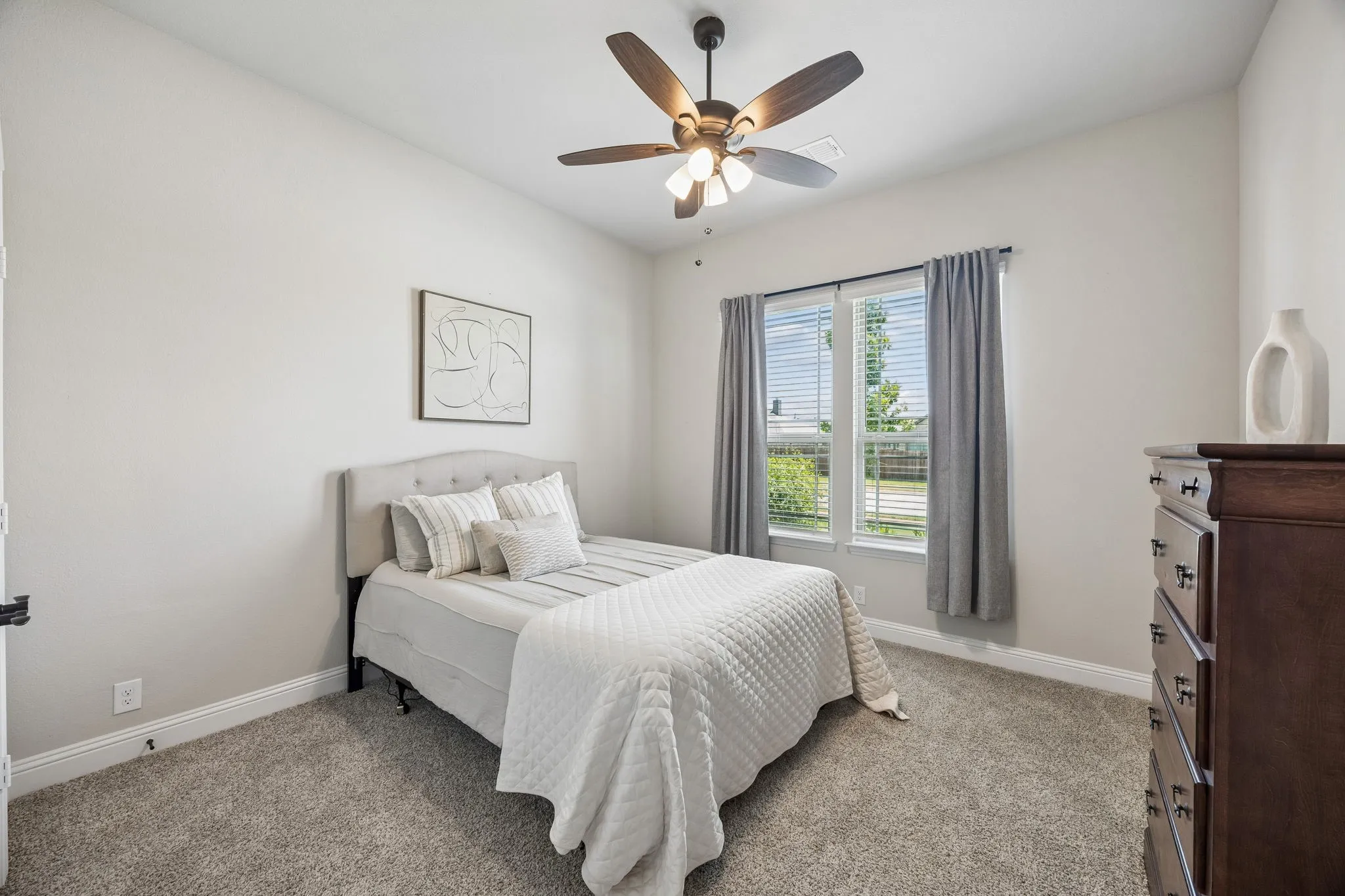 Single Family Residence For Sale in Tarrant County , 1005 Longbow Lane, Crowley, Texas 76036, 3 Bedroom, 3 Bathroom, 2 Garage spaces, 2,534 Sqft, built in 2022, mls#21350461, Real Estate Agent in Crowley, Homes For Sale in Tarrant county, Homes For Sale in Crowley, Realtor in Crowley Texas, Real Estate Brokerage Independent Realty Texas, Luminita Cordes Realtor