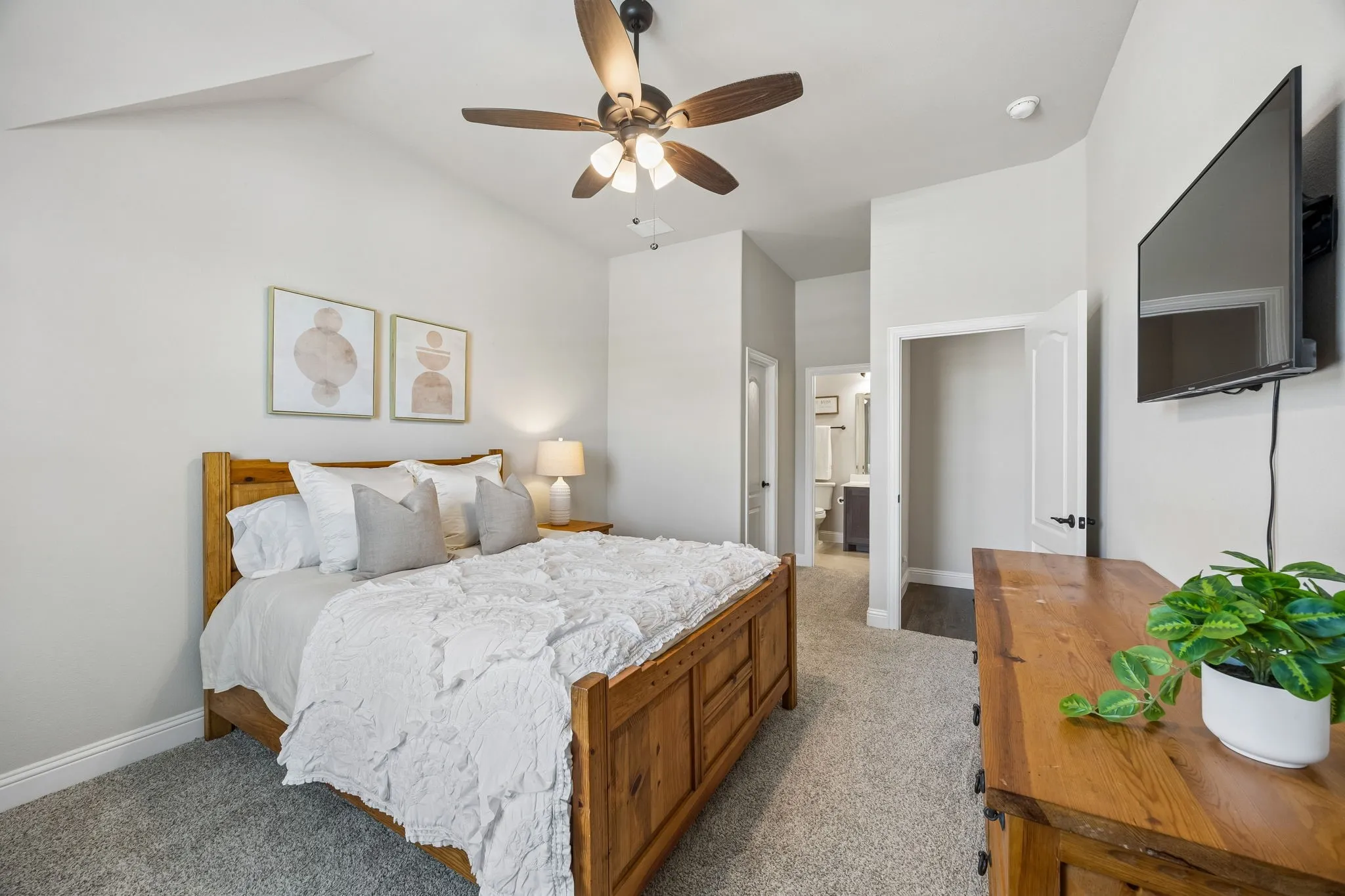 Single Family Residence For Sale in Tarrant County , 1005 Longbow Lane, Crowley, Texas 76036, 3 Bedroom, 3 Bathroom, 2 Garage spaces, 2,534 Sqft, built in 2022, mls#21350461, Real Estate Agent in Crowley, Homes For Sale in Tarrant county, Homes For Sale in Crowley, Realtor in Crowley Texas, Real Estate Brokerage Independent Realty Texas, Luminita Cordes Realtor
