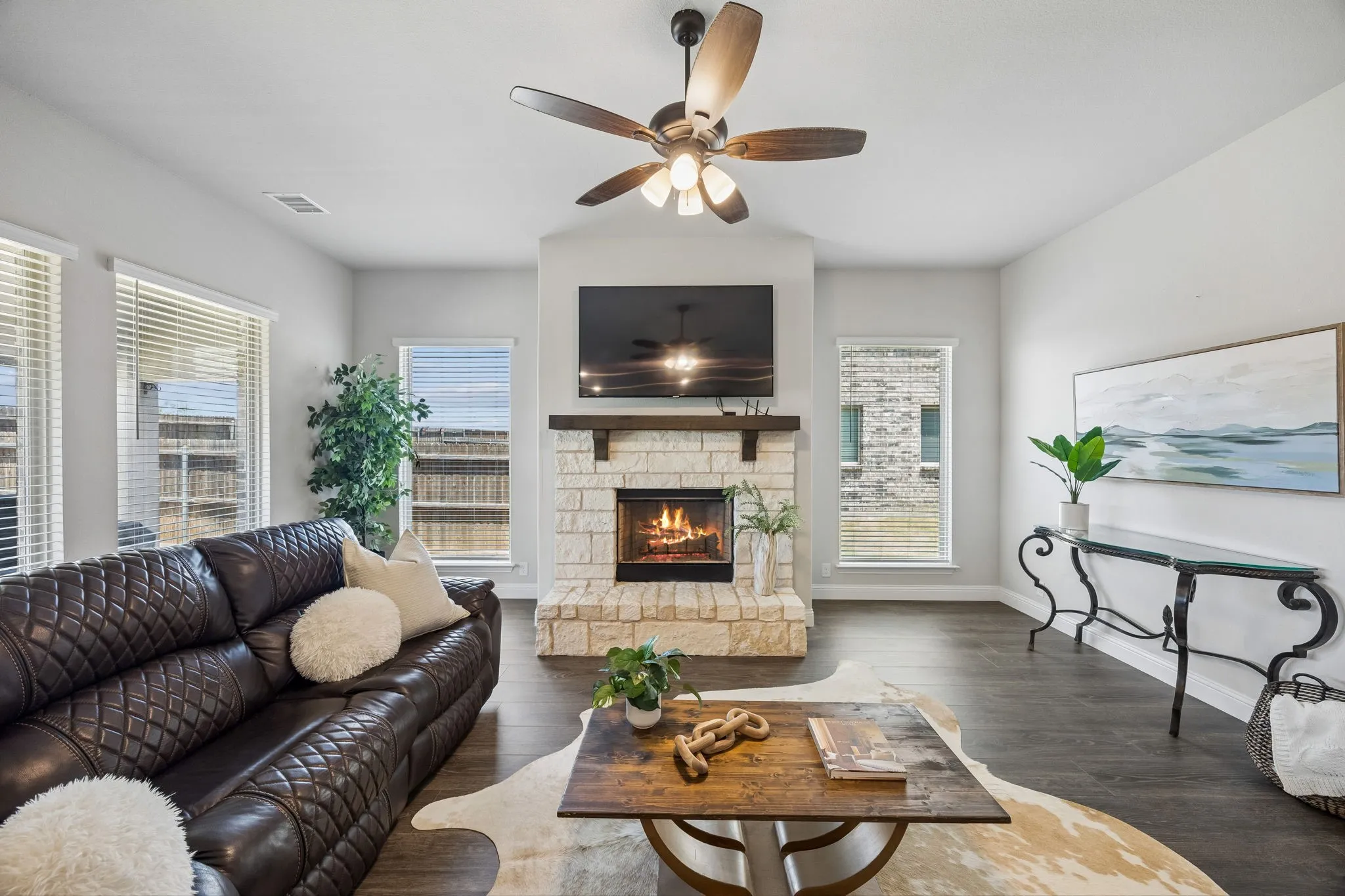 Single Family Residence For Sale in Tarrant County , 1005 Longbow Lane, Crowley, Texas 76036, 3 Bedroom, 3 Bathroom, 2 Garage spaces, 2,534 Sqft, built in 2022, mls#21350461, Real Estate Agent in Crowley, Homes For Sale in Tarrant county, Homes For Sale in Crowley, Realtor in Crowley Texas, Real Estate Brokerage Independent Realty Texas, Luminita Cordes Realtor
