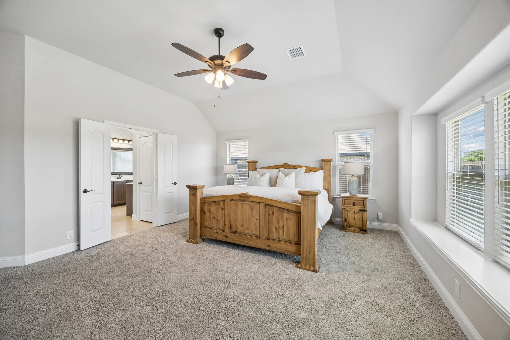 Single Family Residence For Sale in Tarrant County , 1005 Longbow Lane, Crowley, Texas 76036, 3 Bedroom, 3 Bathroom, 2 Garage spaces, 2,534 Sqft, built in 2022, mls#21350461, Real Estate Agent in Crowley, Homes For Sale in Tarrant county, Homes For Sale in Crowley, Realtor in Crowley Texas, Real Estate Brokerage Independent Realty Texas, Luminita Cordes Realtor