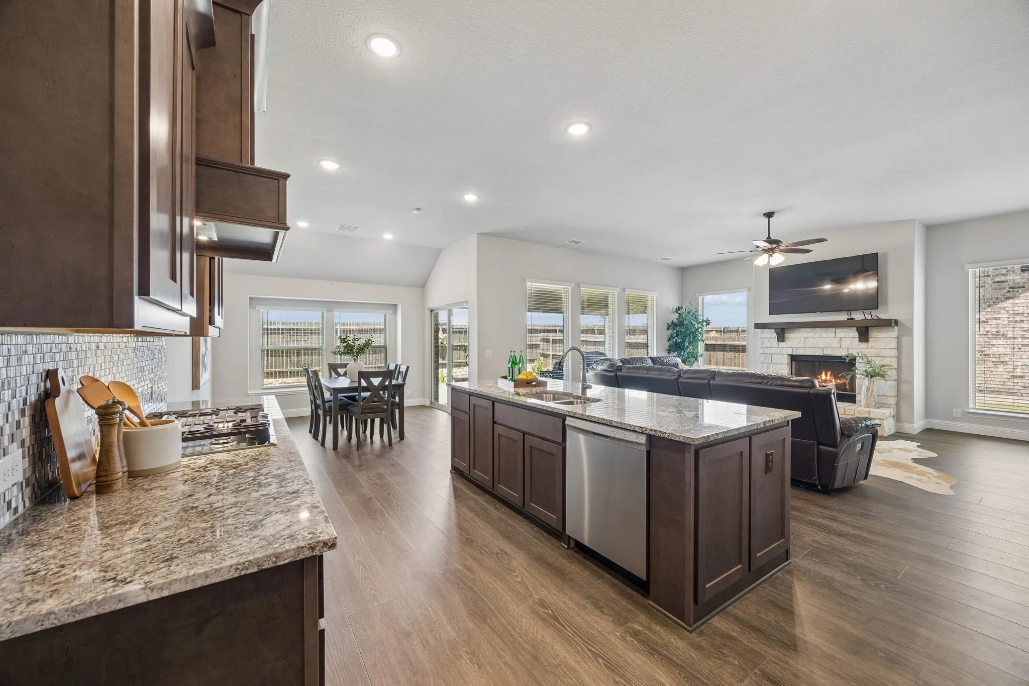 Single Family Residence For Sale in Tarrant County , 1005 Longbow Lane, Crowley, Texas 76036, 3 Bedroom, 3 Bathroom, 2 Garage spaces, 2,534 Sqft, built in 2022, mls#21350461, Real Estate Agent in Crowley, Homes For Sale in Tarrant county, Homes For Sale in Crowley, Realtor in Crowley Texas, Real Estate Brokerage Independent Realty Texas, Luminita Cordes Realtor