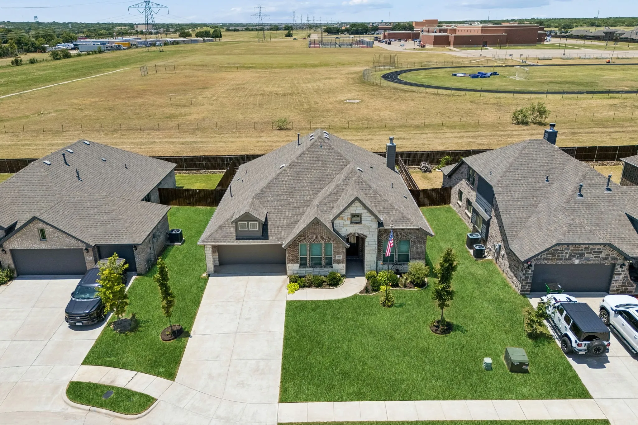 Single Family Residence For Sale in Tarrant County , 1005 Longbow Lane, Crowley, Texas 76036, 3 Bedroom, 3 Bathroom, 2 Garage spaces, 2,534 Sqft, built in 2022, mls#21350461, Real Estate Agent in Crowley, Homes For Sale in Tarrant county, Homes For Sale in Crowley, Realtor in Crowley Texas, Real Estate Brokerage Independent Realty Texas, Luminita Cordes Realtor