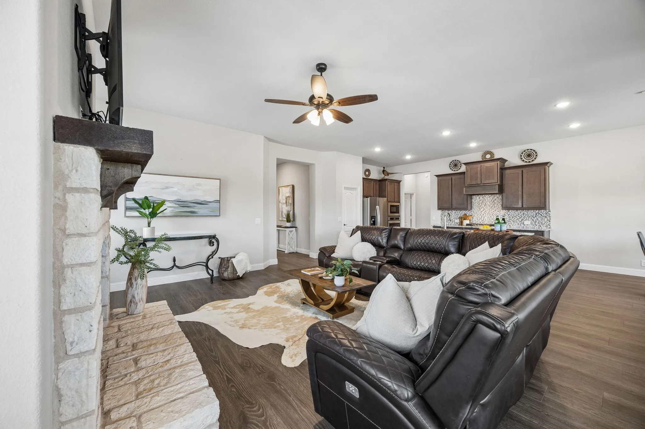 Single Family Residence For Sale in Tarrant County , 1005 Longbow Lane, Crowley, Texas 76036, 3 Bedroom, 3 Bathroom, 2 Garage spaces, 2,534 Sqft, built in 2022, mls#21350461, Real Estate Agent in Crowley, Homes For Sale in Tarrant county, Homes For Sale in Crowley, Realtor in Crowley Texas, Real Estate Brokerage Independent Realty Texas, Luminita Cordes Realtor