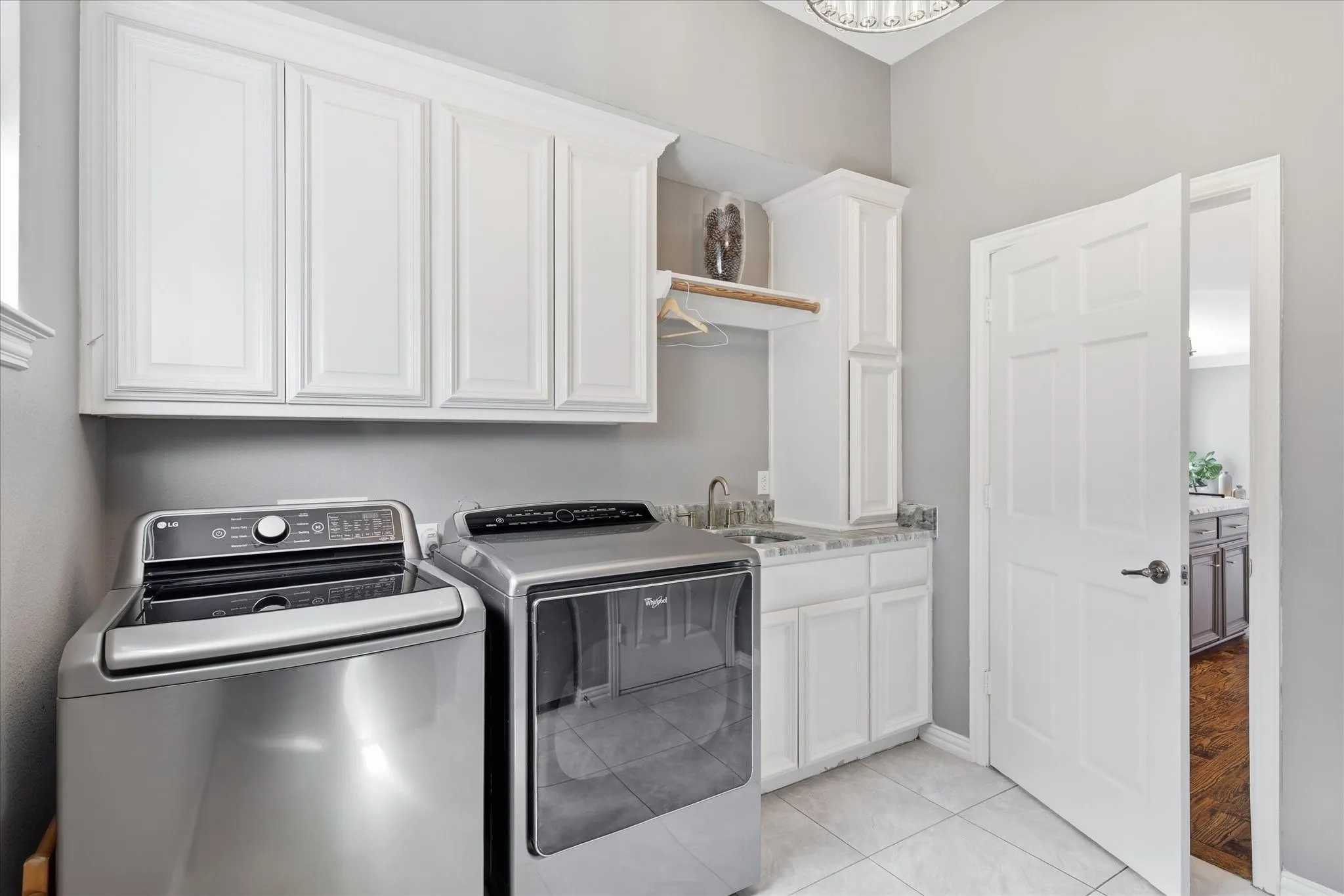 Single Family Residence For Sale in Denton County , 2801 Timber Crest Lane, Highland Village, Texas 75077, 4 Bedroom, 4 Bathroom, 3 Garage spaces, 3,523 Sqft, built in 1998, mls#21349799, Real Estate Agent in Highland Village, Homes For Sale in Denton county, Homes For Sale in Highland Village, Realtor in Highland Village Texas, Real Estate Brokerage Independent Realty Texas, Luminita Cordes Realtor
