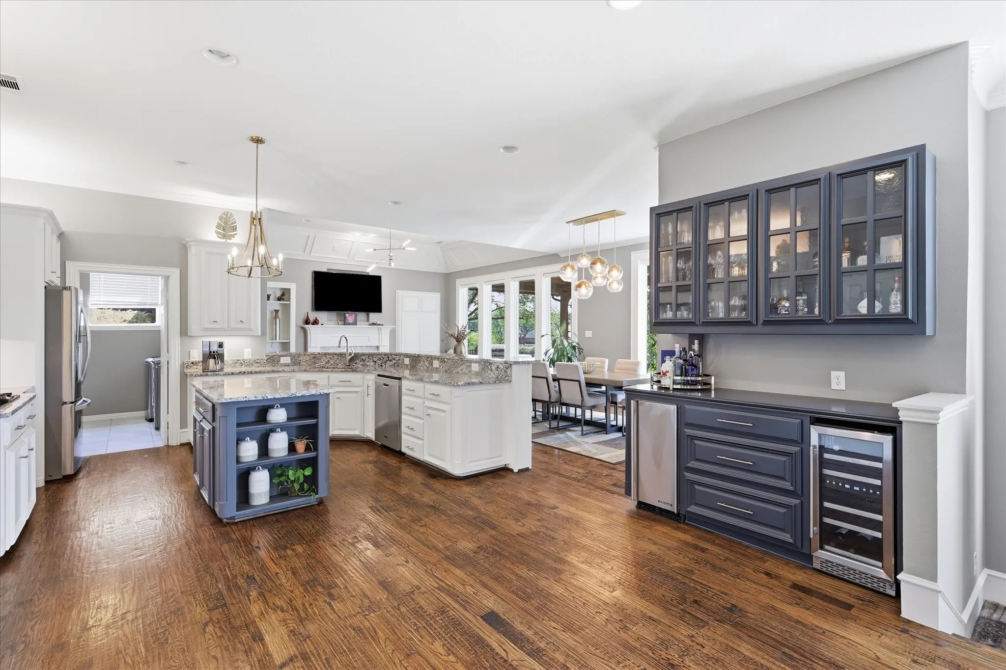 Single Family Residence For Sale in Denton County , 2801 Timber Crest Lane, Highland Village, Texas 75077, 4 Bedroom, 4 Bathroom, 3 Garage spaces, 3,523 Sqft, built in 1998, mls#21349799, Real Estate Agent in Highland Village, Homes For Sale in Denton county, Homes For Sale in Highland Village, Realtor in Highland Village Texas, Real Estate Brokerage Independent Realty Texas, Luminita Cordes Realtor
