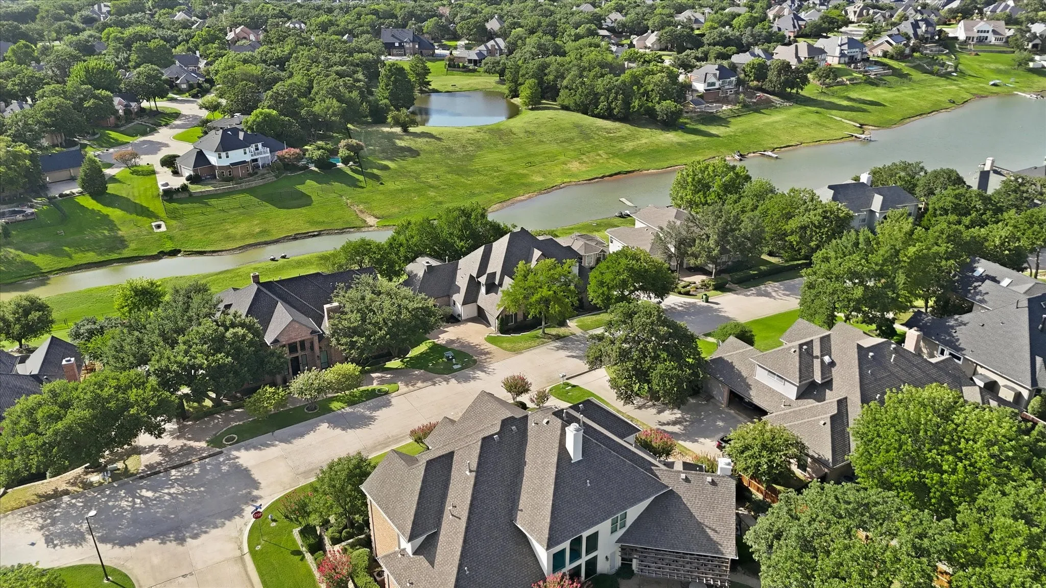 Single Family Residence For Sale in Denton County , 2801 Timber Crest Lane, Highland Village, Texas 75077, 4 Bedroom, 4 Bathroom, 3 Garage spaces, 3,523 Sqft, built in 1998, mls#21349799, Real Estate Agent in Highland Village, Homes For Sale in Denton county, Homes For Sale in Highland Village, Realtor in Highland Village Texas, Real Estate Brokerage Independent Realty Texas, Luminita Cordes Realtor