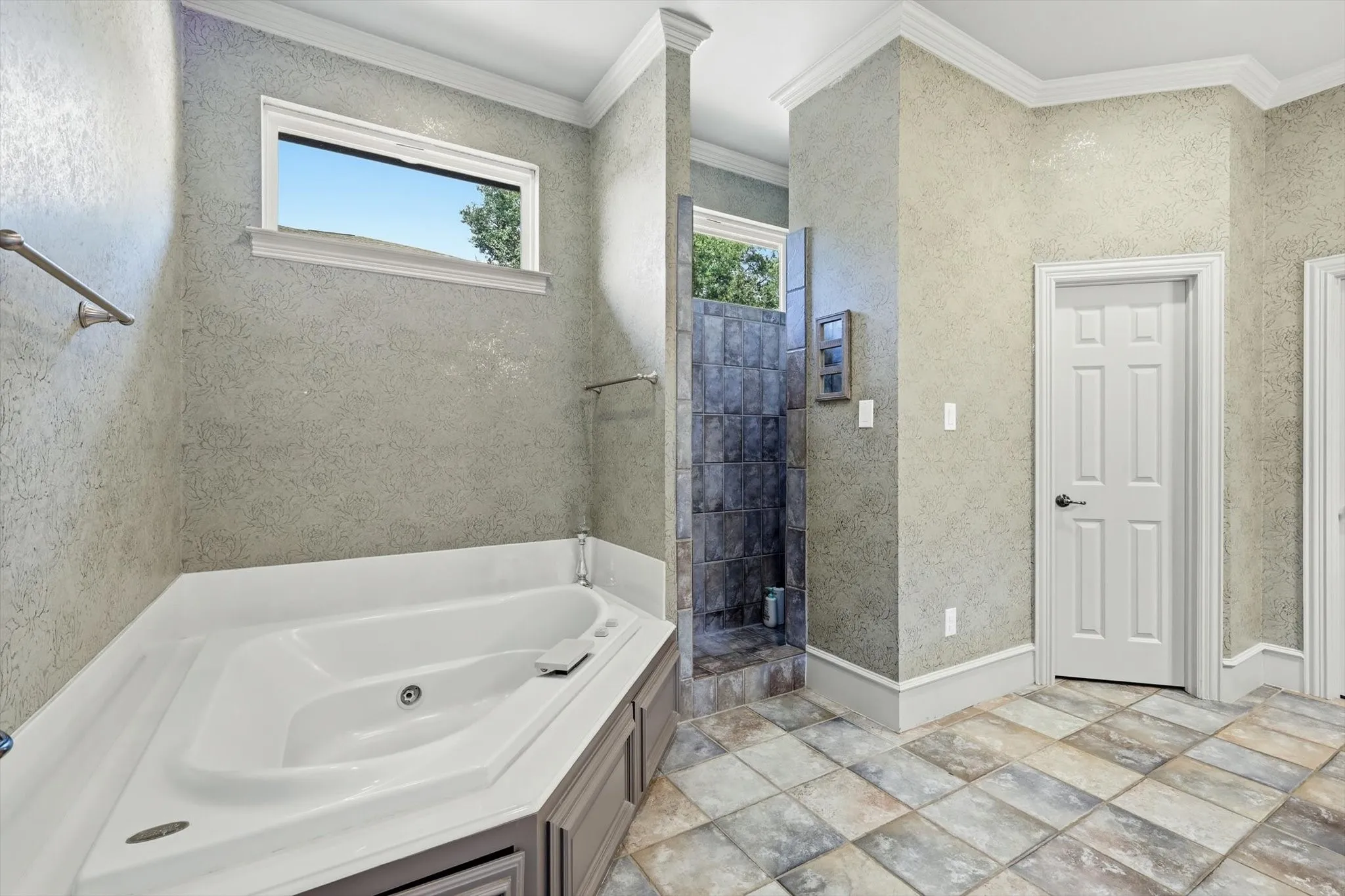 Single Family Residence For Sale in Denton County , 2801 Timber Crest Lane, Highland Village, Texas 75077, 4 Bedroom, 4 Bathroom, 3 Garage spaces, 3,523 Sqft, built in 1998, mls#21349799, Real Estate Agent in Highland Village, Homes For Sale in Denton county, Homes For Sale in Highland Village, Realtor in Highland Village Texas, Real Estate Brokerage Independent Realty Texas, Luminita Cordes Realtor