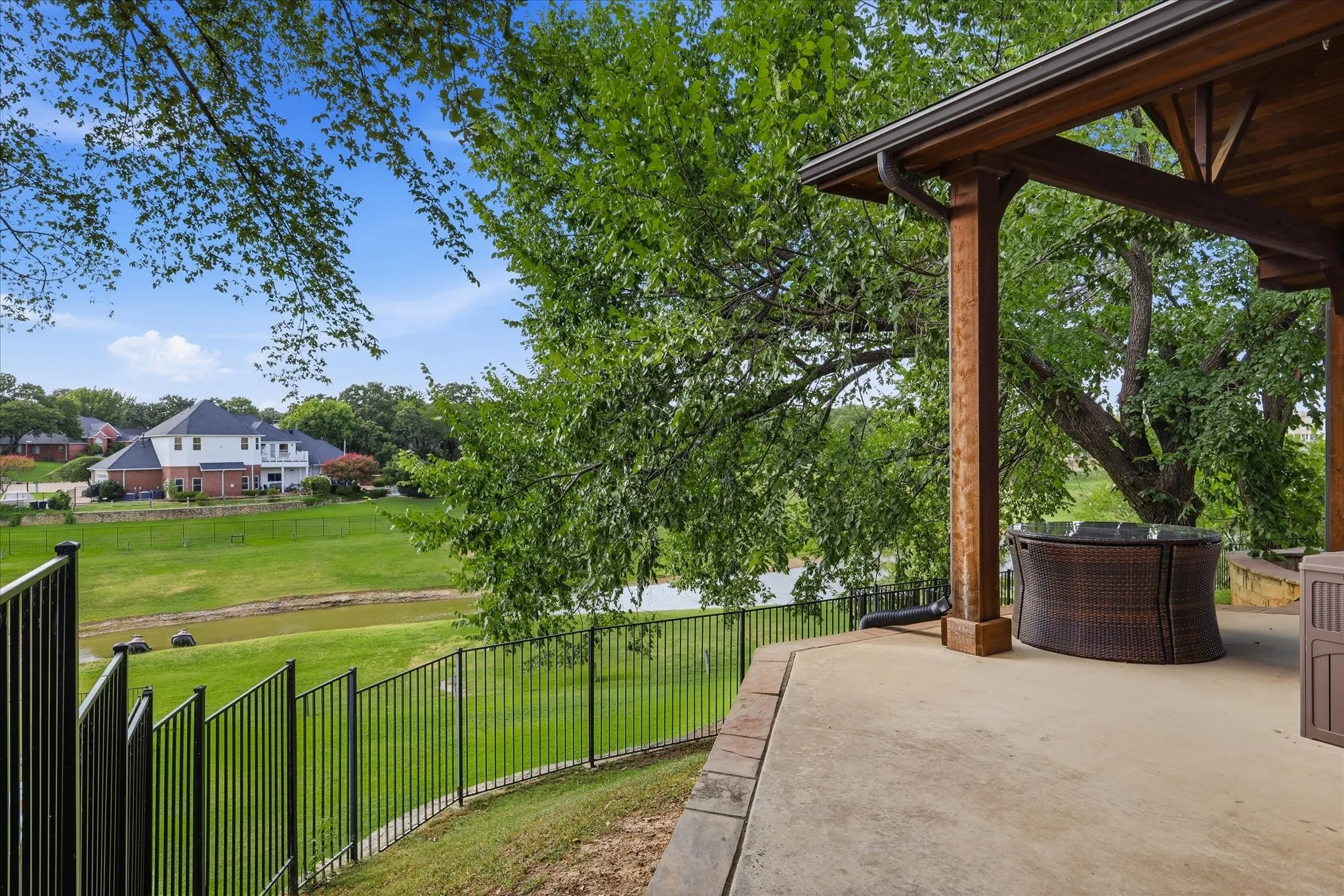 Single Family Residence For Sale in Denton County , 2801 Timber Crest Lane, Highland Village, Texas 75077, 4 Bedroom, 4 Bathroom, 3 Garage spaces, 3,523 Sqft, built in 1998, mls#21349799, Real Estate Agent in Highland Village, Homes For Sale in Denton county, Homes For Sale in Highland Village, Realtor in Highland Village Texas, Real Estate Brokerage Independent Realty Texas, Luminita Cordes Realtor