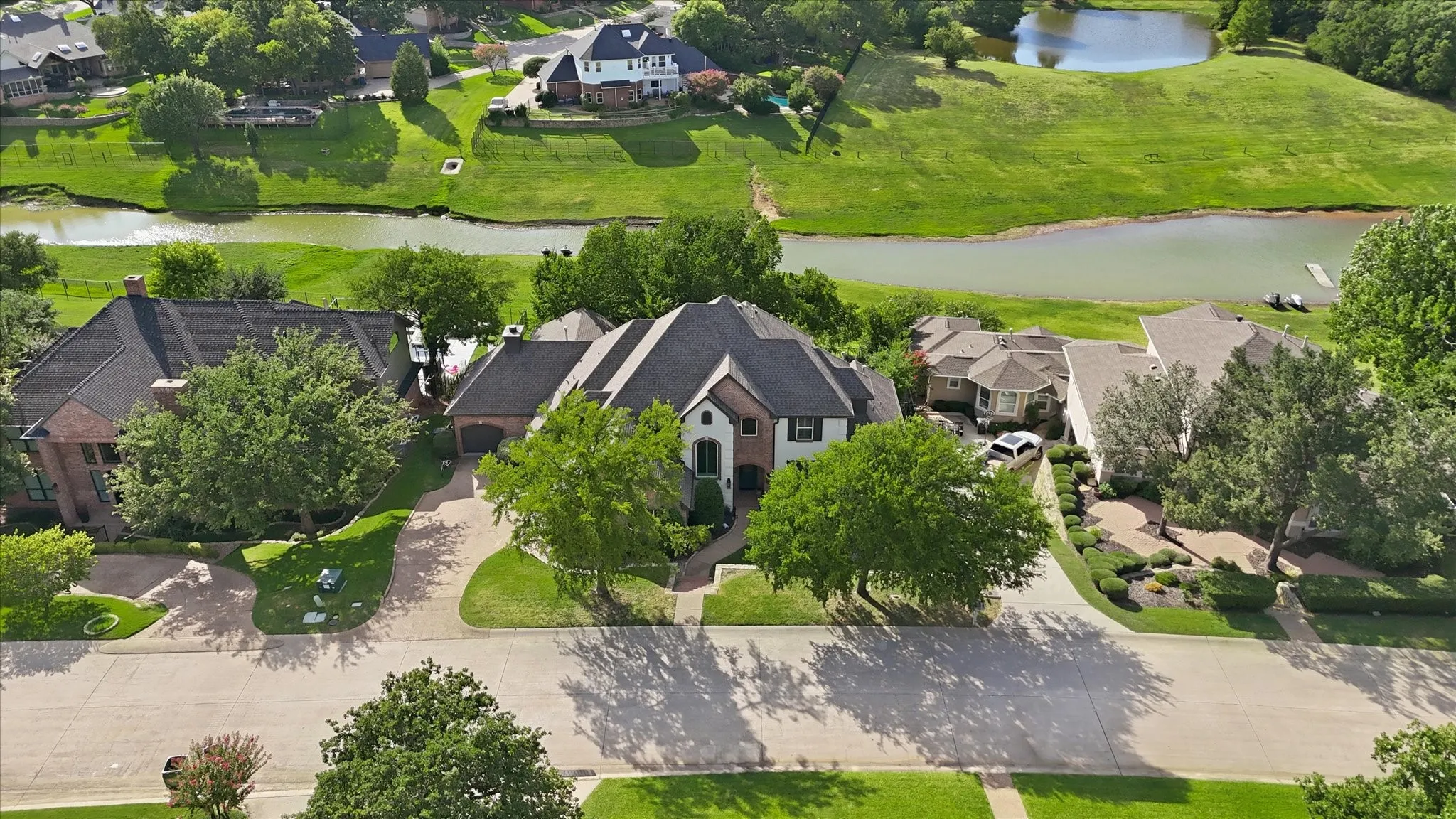 Single Family Residence For Sale in Denton County , 2801 Timber Crest Lane, Highland Village, Texas 75077, 4 Bedroom, 4 Bathroom, 3 Garage spaces, 3,523 Sqft, built in 1998, mls#21349799, Real Estate Agent in Highland Village, Homes For Sale in Denton county, Homes For Sale in Highland Village, Realtor in Highland Village Texas, Real Estate Brokerage Independent Realty Texas, Luminita Cordes Realtor