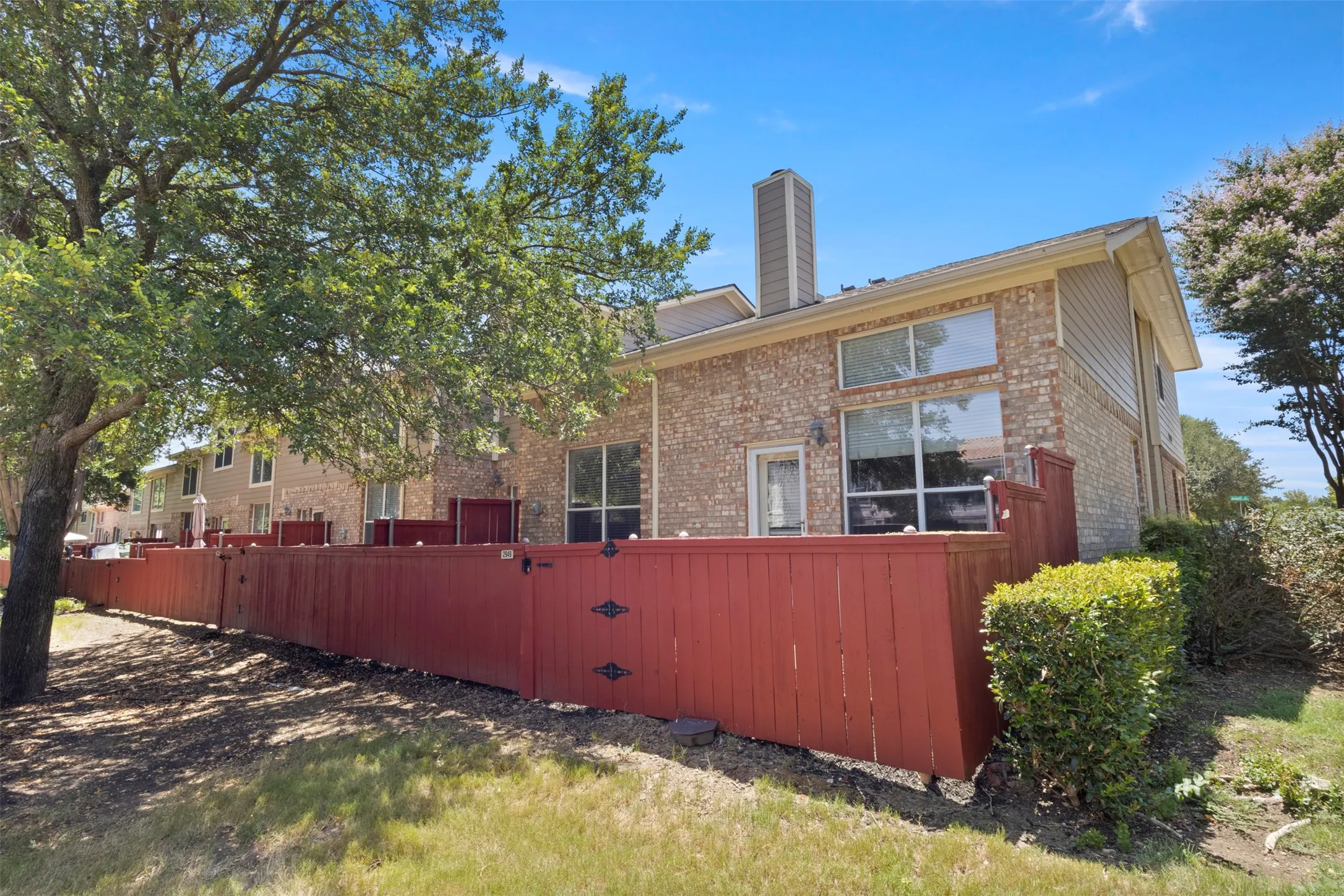Townhouse For Sale in Collin County , 2949 Jowett Drive, Plano, Texas 75025, 3 Bedroom, 3 Bathroom, 2 Garage spaces, 1,939 Sqft, built in 2002, mls#21332062, Real Estate Agent in Plano, Homes For Sale in Collin county, Homes For Sale in Plano, Realtor in Plano Texas, Real Estate Brokerage Independent Realty Texas, Luminita Cordes Realtor