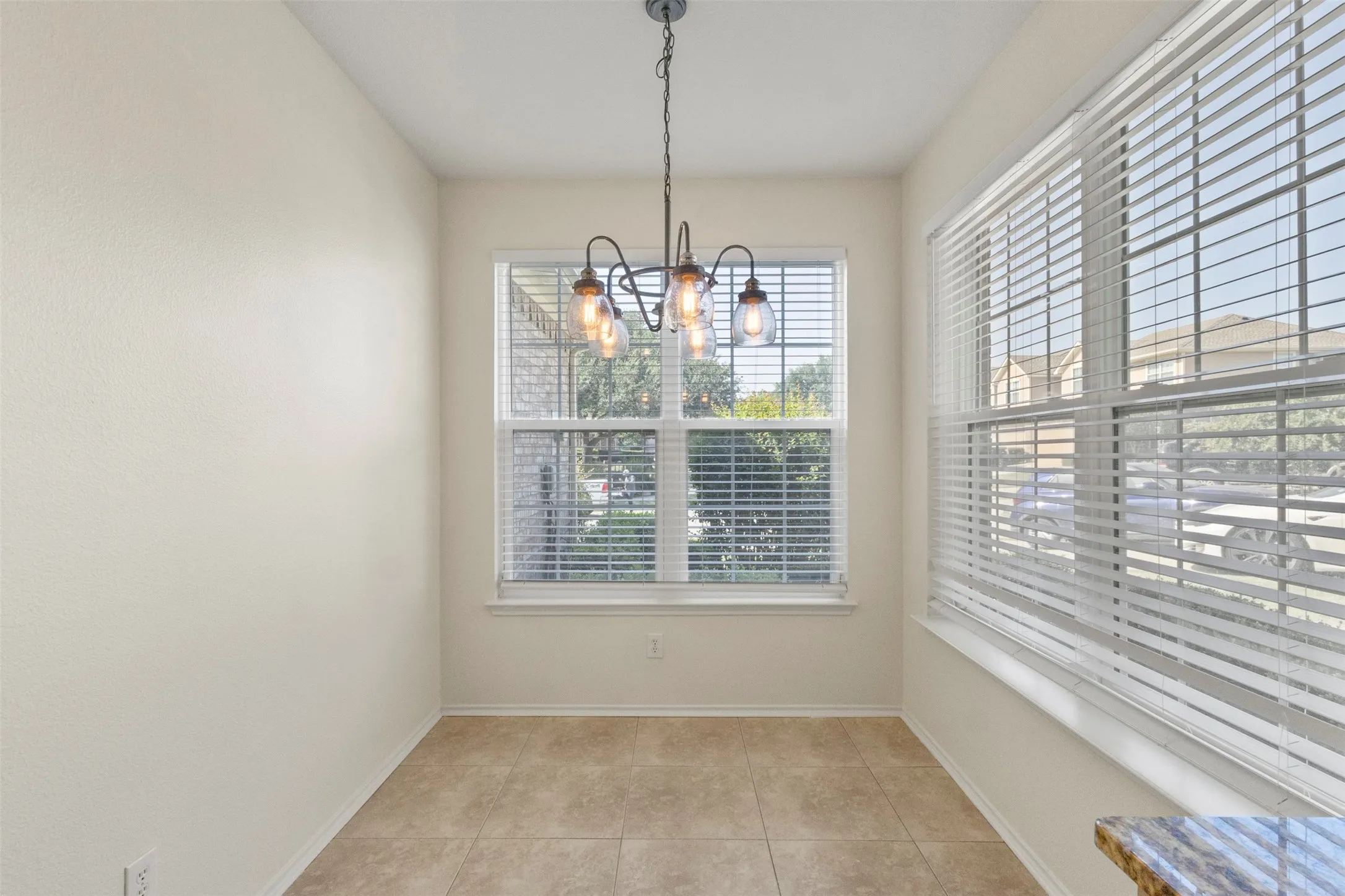Townhouse For Sale in Collin County , 2949 Jowett Drive, Plano, Texas 75025, 3 Bedroom, 3 Bathroom, 2 Garage spaces, 1,939 Sqft, built in 2002, mls#21332062, Real Estate Agent in Plano, Homes For Sale in Collin county, Homes For Sale in Plano, Realtor in Plano Texas, Real Estate Brokerage Independent Realty Texas, Luminita Cordes Realtor