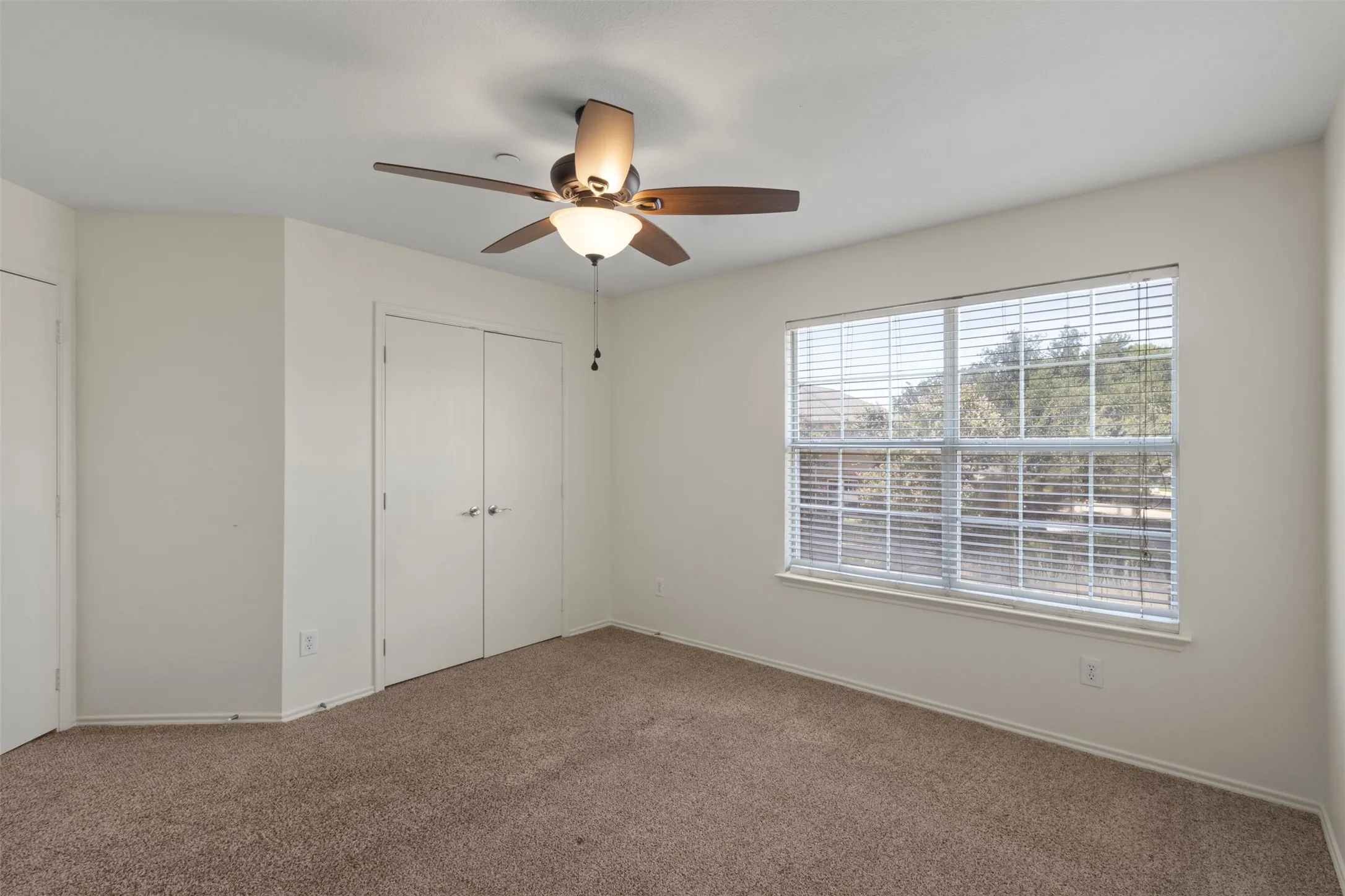 Townhouse For Sale in Collin County , 2949 Jowett Drive, Plano, Texas 75025, 3 Bedroom, 3 Bathroom, 2 Garage spaces, 1,939 Sqft, built in 2002, mls#21332062, Real Estate Agent in Plano, Homes For Sale in Collin county, Homes For Sale in Plano, Realtor in Plano Texas, Real Estate Brokerage Independent Realty Texas, Luminita Cordes Realtor