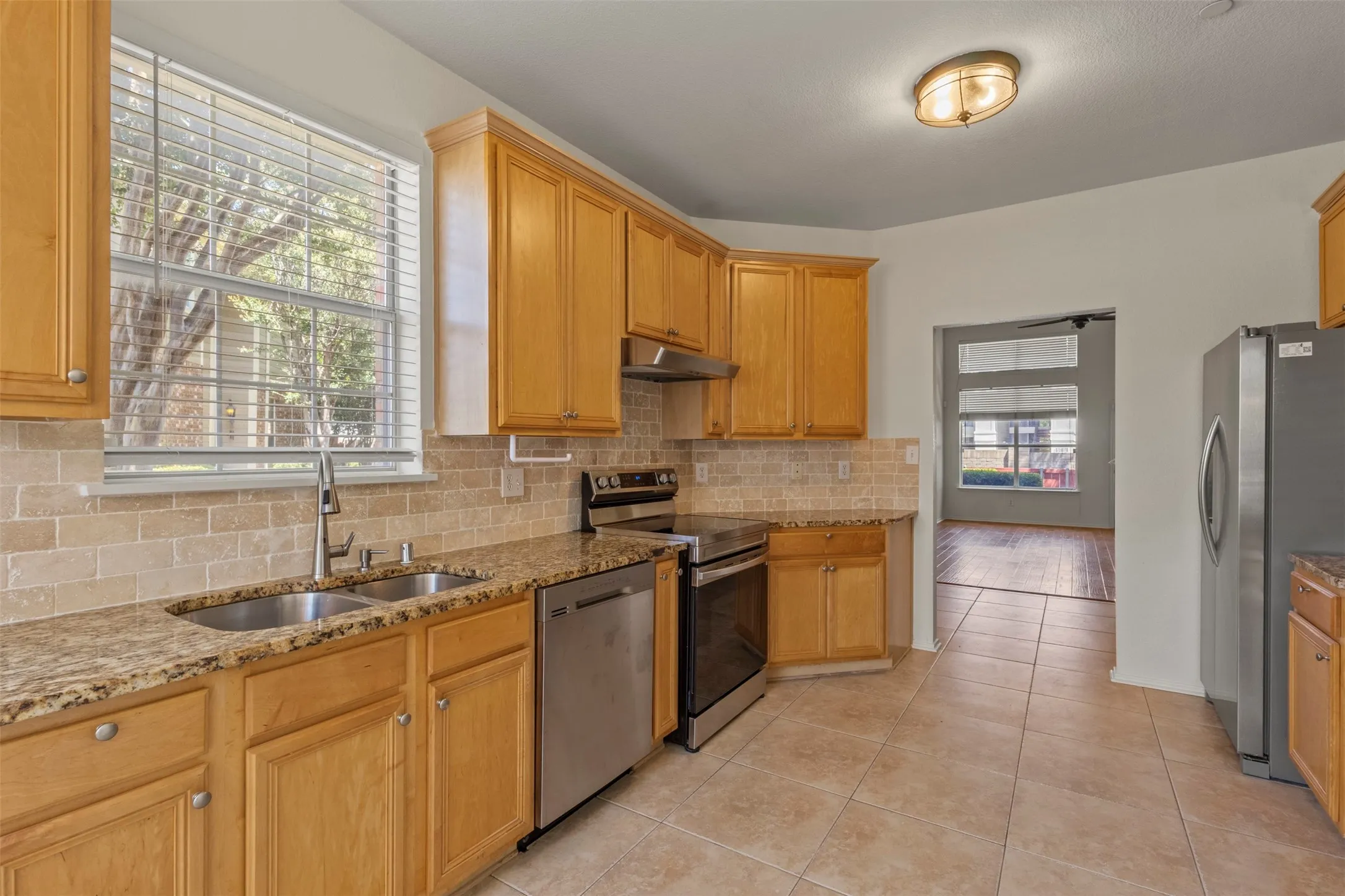Townhouse For Sale in Collin County , 2949 Jowett Drive, Plano, Texas 75025, 3 Bedroom, 3 Bathroom, 2 Garage spaces, 1,939 Sqft, built in 2002, mls#21332062, Real Estate Agent in Plano, Homes For Sale in Collin county, Homes For Sale in Plano, Realtor in Plano Texas, Real Estate Brokerage Independent Realty Texas, Luminita Cordes Realtor