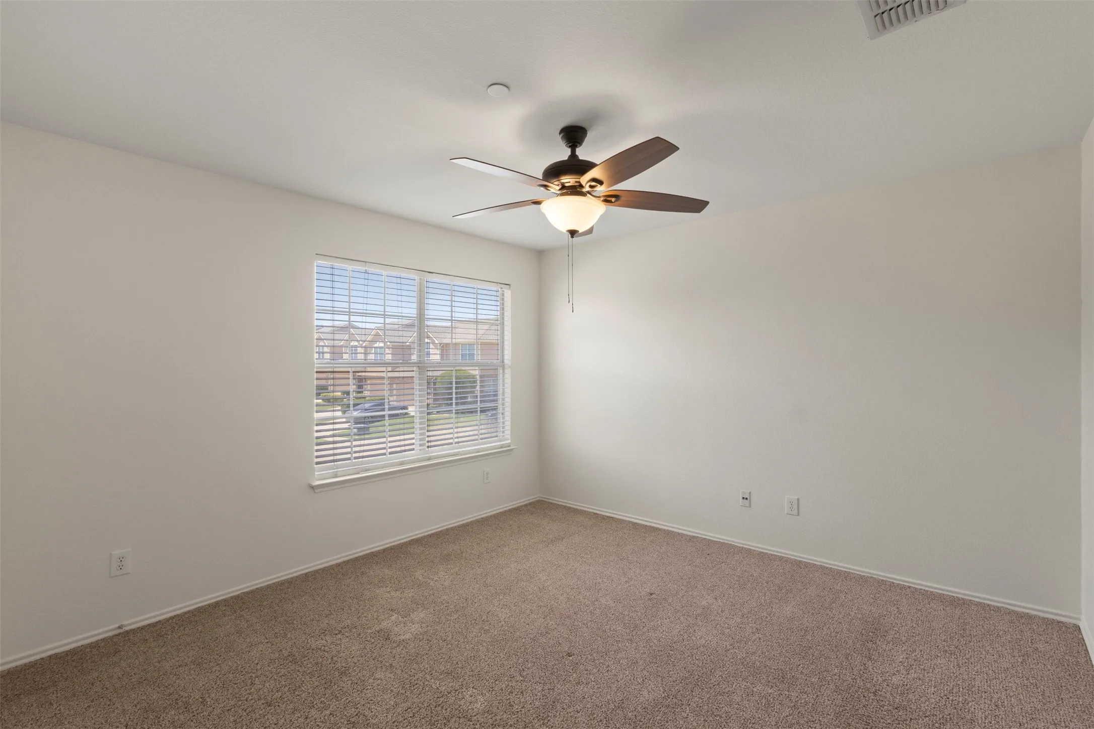 Townhouse For Sale in Collin County , 2949 Jowett Drive, Plano, Texas 75025, 3 Bedroom, 3 Bathroom, 2 Garage spaces, 1,939 Sqft, built in 2002, mls#21332062, Real Estate Agent in Plano, Homes For Sale in Collin county, Homes For Sale in Plano, Realtor in Plano Texas, Real Estate Brokerage Independent Realty Texas, Luminita Cordes Realtor