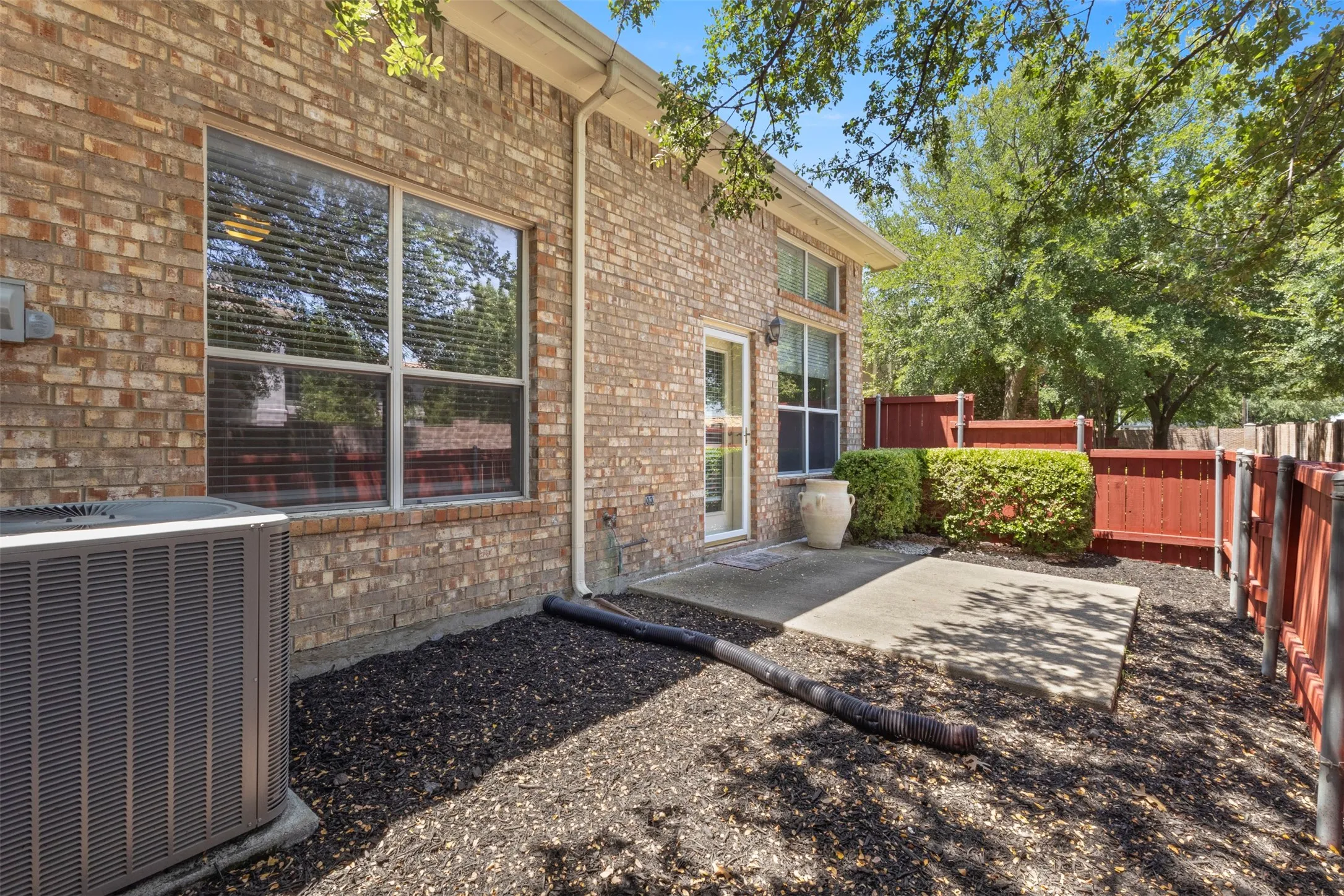 Townhouse For Sale in Collin County , 2949 Jowett Drive, Plano, Texas 75025, 3 Bedroom, 3 Bathroom, 2 Garage spaces, 1,939 Sqft, built in 2002, mls#21332062, Real Estate Agent in Plano, Homes For Sale in Collin county, Homes For Sale in Plano, Realtor in Plano Texas, Real Estate Brokerage Independent Realty Texas, Luminita Cordes Realtor