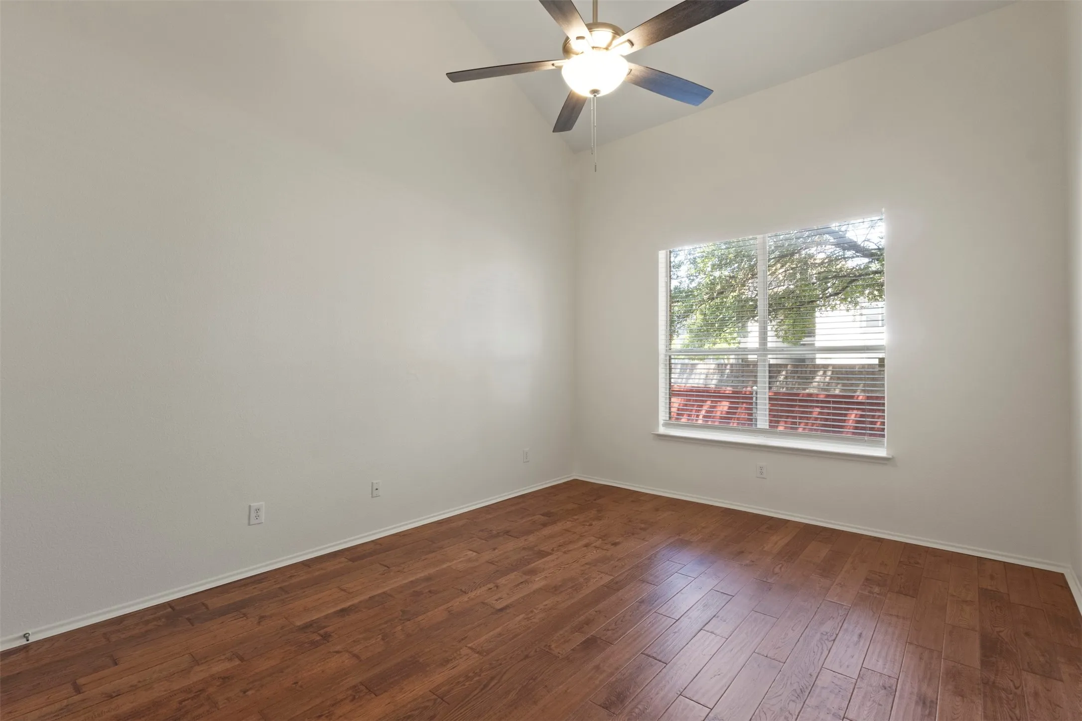 Townhouse For Sale in Collin County , 2949 Jowett Drive, Plano, Texas 75025, 3 Bedroom, 3 Bathroom, 2 Garage spaces, 1,939 Sqft, built in 2002, mls#21332062, Real Estate Agent in Plano, Homes For Sale in Collin county, Homes For Sale in Plano, Realtor in Plano Texas, Real Estate Brokerage Independent Realty Texas, Luminita Cordes Realtor
