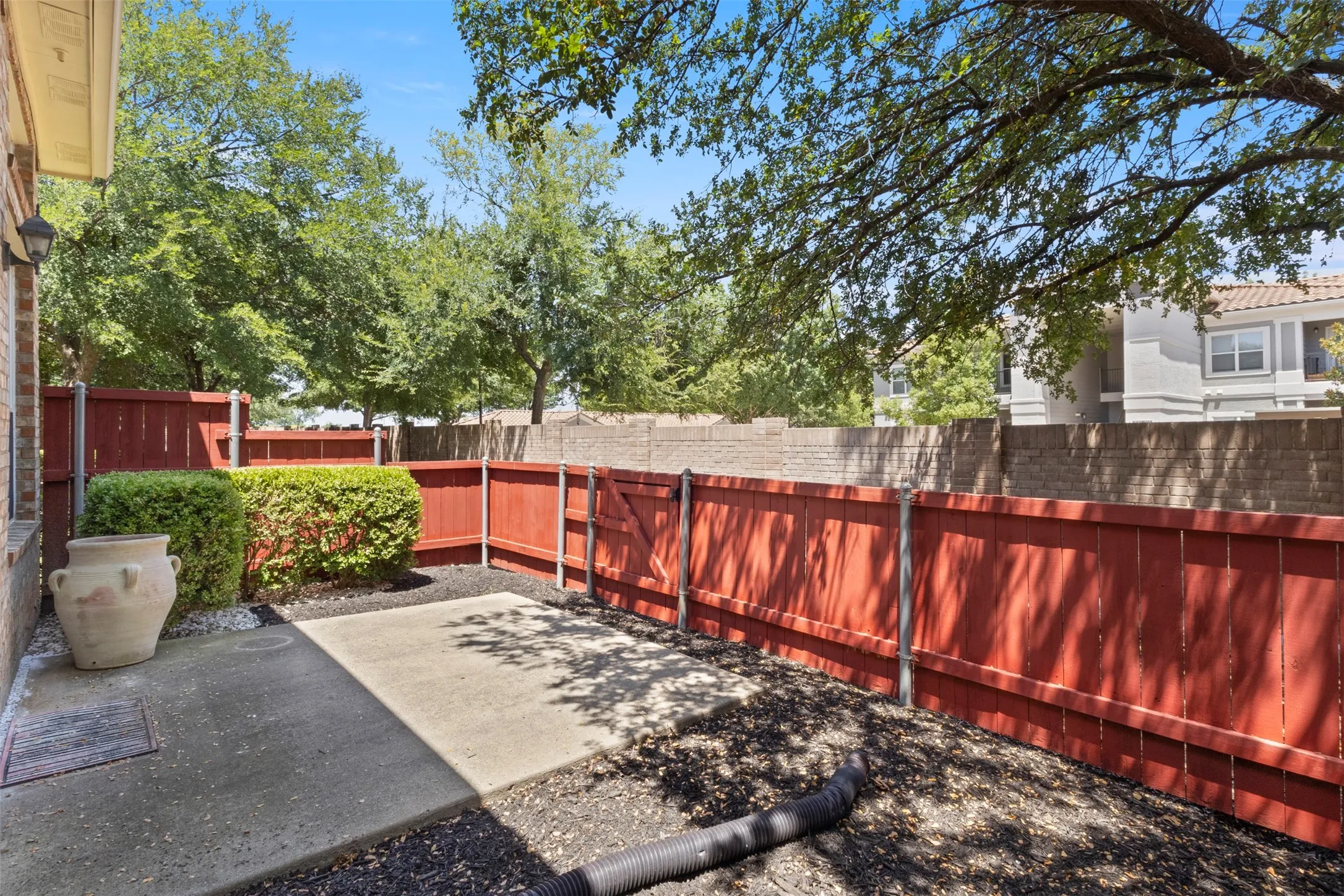 Townhouse For Sale in Collin County , 2949 Jowett Drive, Plano, Texas 75025, 3 Bedroom, 3 Bathroom, 2 Garage spaces, 1,939 Sqft, built in 2002, mls#21332062, Real Estate Agent in Plano, Homes For Sale in Collin county, Homes For Sale in Plano, Realtor in Plano Texas, Real Estate Brokerage Independent Realty Texas, Luminita Cordes Realtor