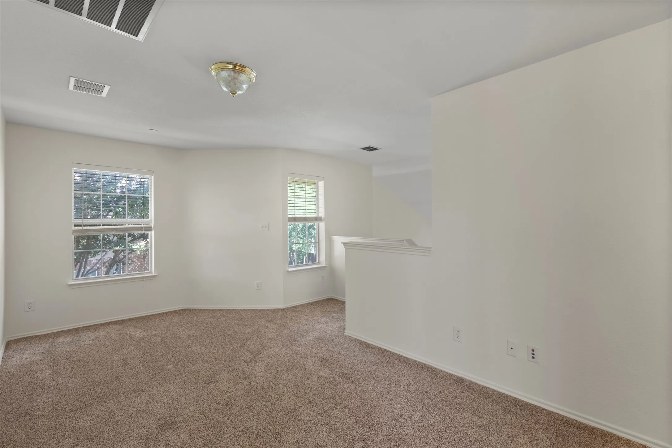 Townhouse For Sale in Collin County , 2949 Jowett Drive, Plano, Texas 75025, 3 Bedroom, 3 Bathroom, 2 Garage spaces, 1,939 Sqft, built in 2002, mls#21332062, Real Estate Agent in Plano, Homes For Sale in Collin county, Homes For Sale in Plano, Realtor in Plano Texas, Real Estate Brokerage Independent Realty Texas, Luminita Cordes Realtor