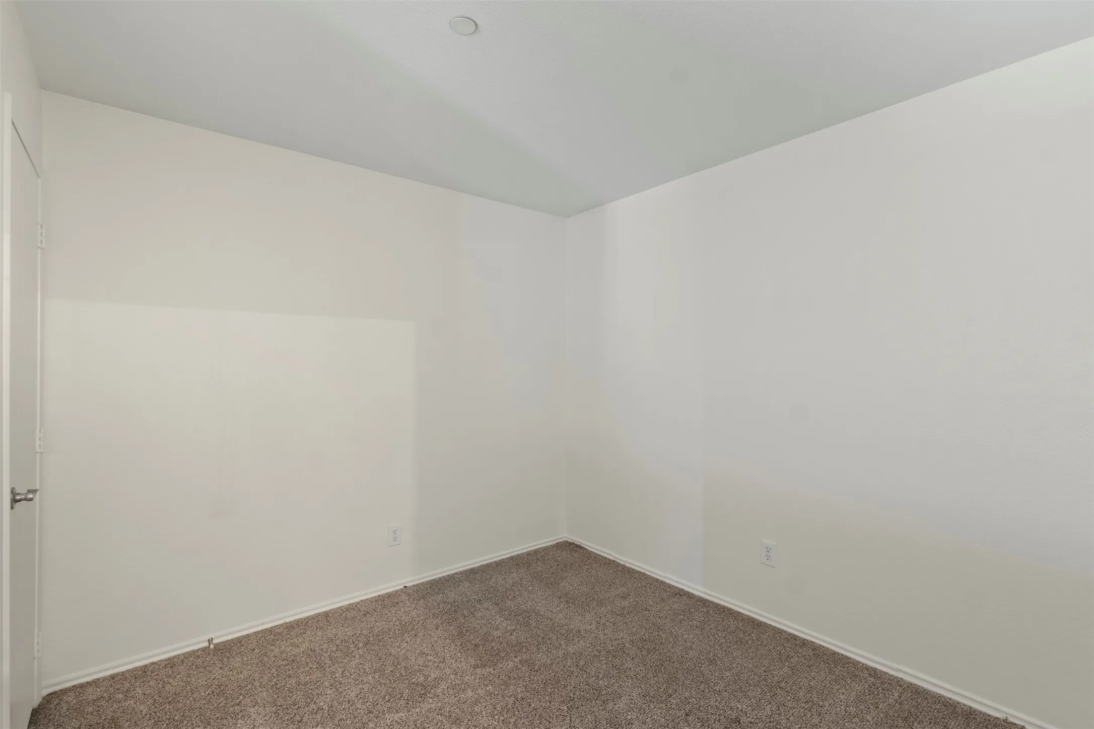 Townhouse For Sale in Collin County , 2949 Jowett Drive, Plano, Texas 75025, 3 Bedroom, 3 Bathroom, 2 Garage spaces, 1,939 Sqft, built in 2002, mls#21332062, Real Estate Agent in Plano, Homes For Sale in Collin county, Homes For Sale in Plano, Realtor in Plano Texas, Real Estate Brokerage Independent Realty Texas, Luminita Cordes Realtor