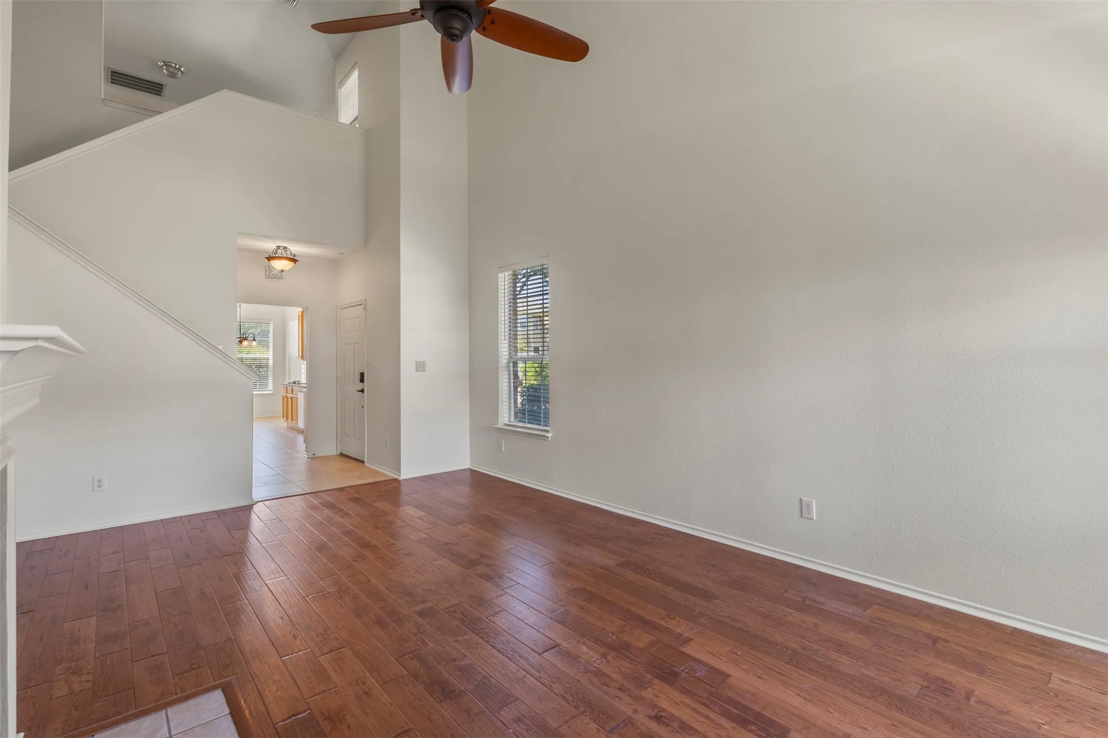 Townhouse For Sale in Collin County , 2949 Jowett Drive, Plano, Texas 75025, 3 Bedroom, 3 Bathroom, 2 Garage spaces, 1,939 Sqft, built in 2002, mls#21332062, Real Estate Agent in Plano, Homes For Sale in Collin county, Homes For Sale in Plano, Realtor in Plano Texas, Real Estate Brokerage Independent Realty Texas, Luminita Cordes Realtor