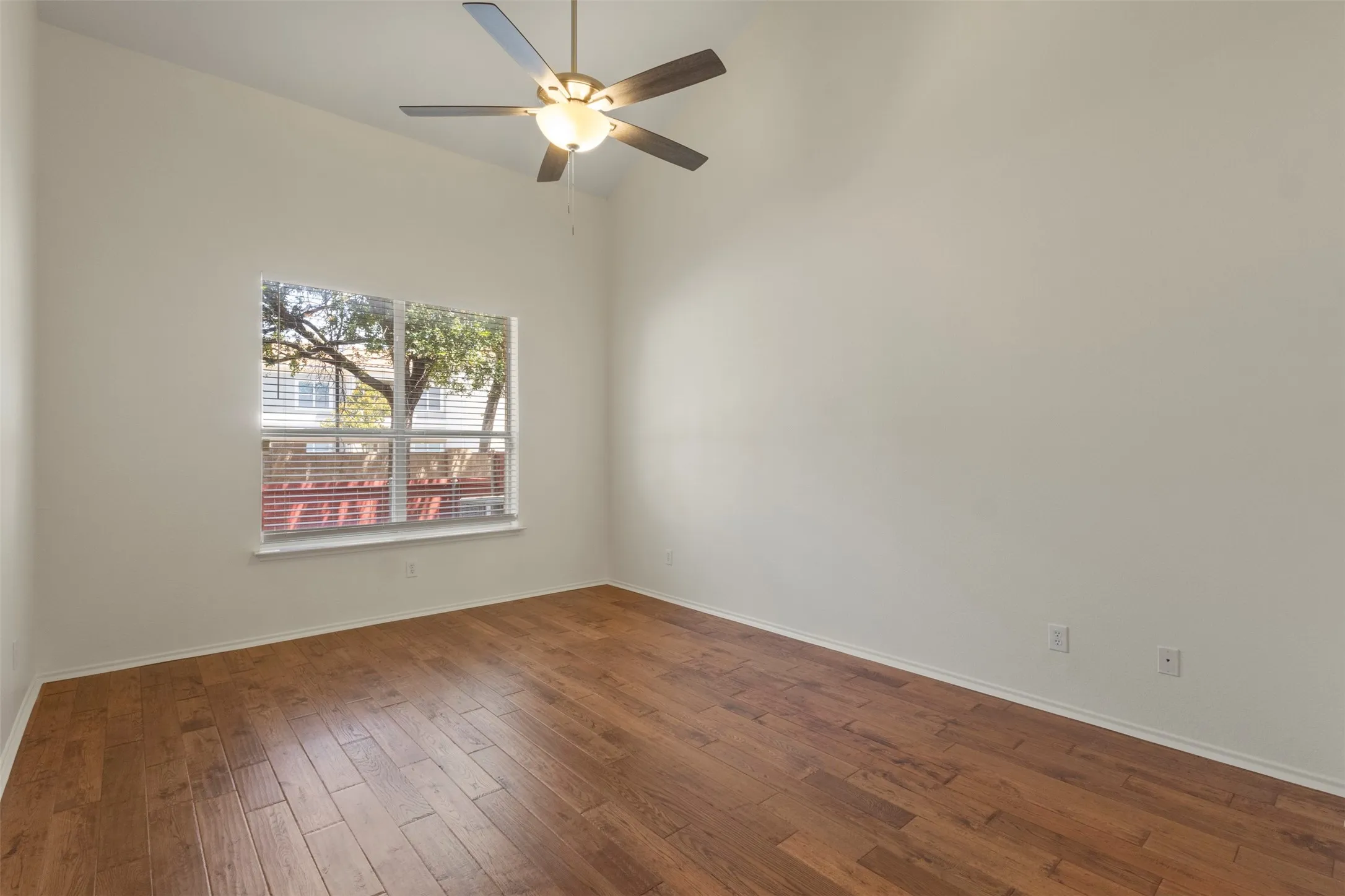 Townhouse For Sale in Collin County , 2949 Jowett Drive, Plano, Texas 75025, 3 Bedroom, 3 Bathroom, 2 Garage spaces, 1,939 Sqft, built in 2002, mls#21332062, Real Estate Agent in Plano, Homes For Sale in Collin county, Homes For Sale in Plano, Realtor in Plano Texas, Real Estate Brokerage Independent Realty Texas, Luminita Cordes Realtor