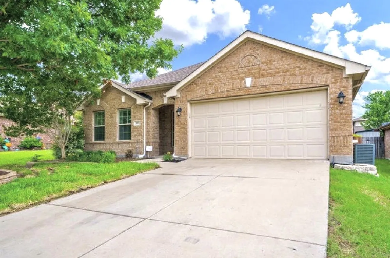 Single Family Residence For Sale in Collin County , 227 Creekwood Drive, Princeton, Texas 75407, 4 Bedroom, 2 Bathroom, 2 Garage spaces, 1,970 Sqft, built in 2010, mls#21351009, Real Estate Agent in Princeton, Homes For Sale in Collin county, Homes For Sale in Princeton, Realtor in Princeton Texas, Real Estate Brokerage Independent Realty Texas, Luminita Cordes Realtor