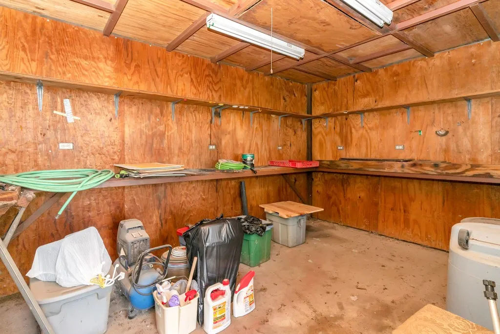 Mobile Home For Sale in Hill County , 409 S Main, Covington, Texas 76636, 3 Bedroom, 2 Bathroom, Garage spaces, 1,568 Sqft, built in 1996, mls#21350998, Real Estate Agent in Covington, Homes For Sale in Hill county, Homes For Sale in Covington, Realtor in Covington Texas, Real Estate Brokerage Independent Realty Texas, Luminita Cordes Realtor