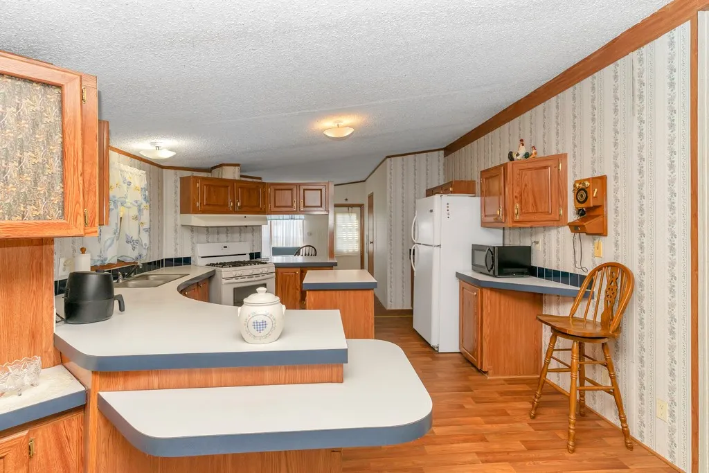Mobile Home For Sale in Hill County , 409 S Main, Covington, Texas 76636, 3 Bedroom, 2 Bathroom, Garage spaces, 1,568 Sqft, built in 1996, mls#21350998, Real Estate Agent in Covington, Homes For Sale in Hill county, Homes For Sale in Covington, Realtor in Covington Texas, Real Estate Brokerage Independent Realty Texas, Luminita Cordes Realtor