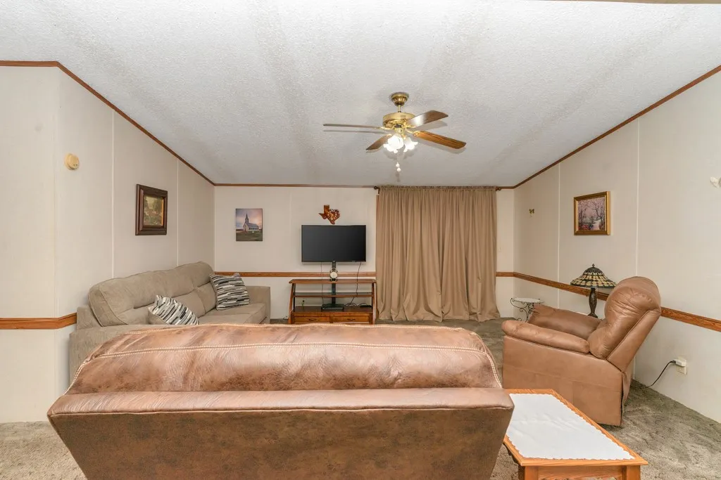 Mobile Home For Sale in Hill County , 409 S Main, Covington, Texas 76636, 3 Bedroom, 2 Bathroom, Garage spaces, 1,568 Sqft, built in 1996, mls#21350998, Real Estate Agent in Covington, Homes For Sale in Hill county, Homes For Sale in Covington, Realtor in Covington Texas, Real Estate Brokerage Independent Realty Texas, Luminita Cordes Realtor
