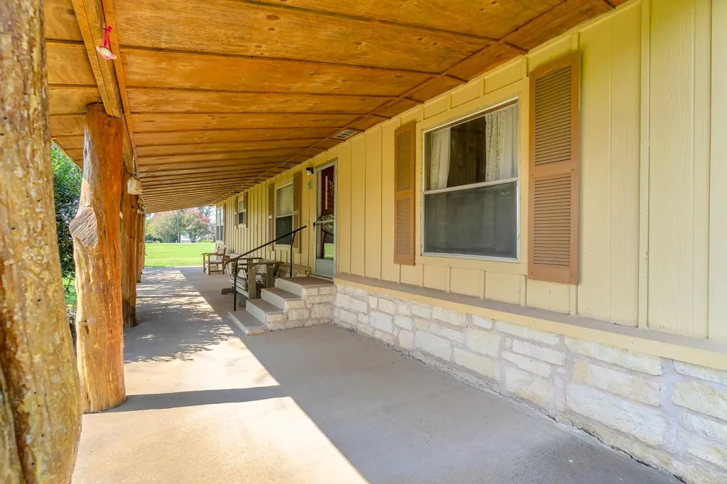 Mobile Home For Sale in Hill County , 409 S Main, Covington, Texas 76636, 3 Bedroom, 2 Bathroom, Garage spaces, 1,568 Sqft, built in 1996, mls#21350998, Real Estate Agent in Covington, Homes For Sale in Hill county, Homes For Sale in Covington, Realtor in Covington Texas, Real Estate Brokerage Independent Realty Texas, Luminita Cordes Realtor