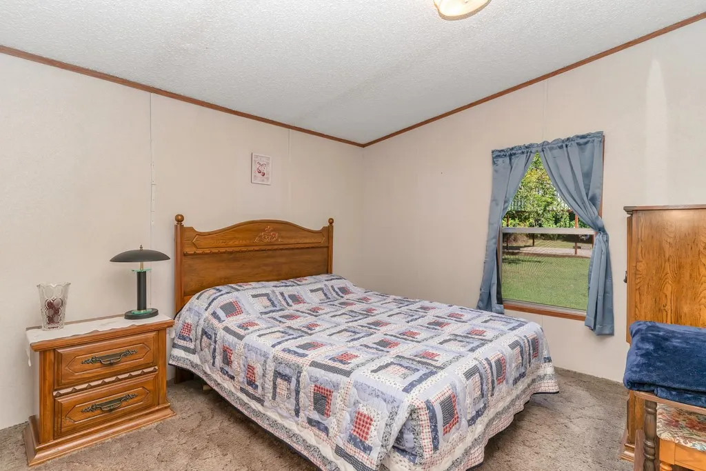 Mobile Home For Sale in Hill County , 409 S Main, Covington, Texas 76636, 3 Bedroom, 2 Bathroom, Garage spaces, 1,568 Sqft, built in 1996, mls#21350998, Real Estate Agent in Covington, Homes For Sale in Hill county, Homes For Sale in Covington, Realtor in Covington Texas, Real Estate Brokerage Independent Realty Texas, Luminita Cordes Realtor