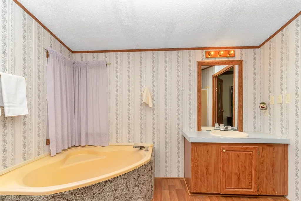 Mobile Home For Sale in Hill County , 409 S Main, Covington, Texas 76636, 3 Bedroom, 2 Bathroom, Garage spaces, 1,568 Sqft, built in 1996, mls#21350998, Real Estate Agent in Covington, Homes For Sale in Hill county, Homes For Sale in Covington, Realtor in Covington Texas, Real Estate Brokerage Independent Realty Texas, Luminita Cordes Realtor