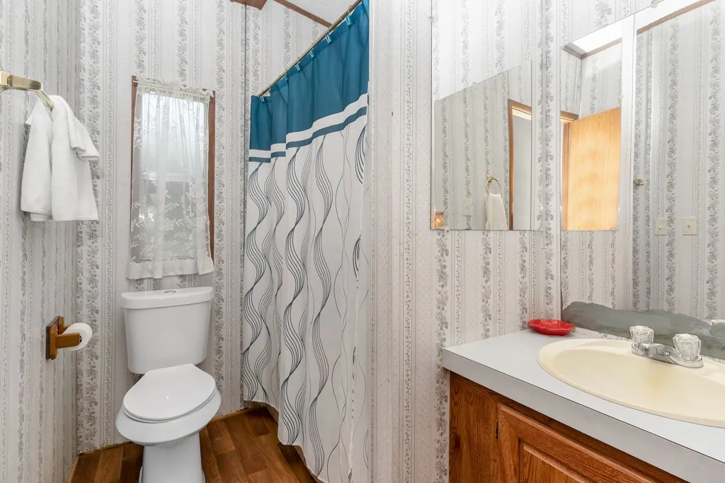 Mobile Home For Sale in Hill County , 409 S Main, Covington, Texas 76636, 3 Bedroom, 2 Bathroom, Garage spaces, 1,568 Sqft, built in 1996, mls#21350998, Real Estate Agent in Covington, Homes For Sale in Hill county, Homes For Sale in Covington, Realtor in Covington Texas, Real Estate Brokerage Independent Realty Texas, Luminita Cordes Realtor