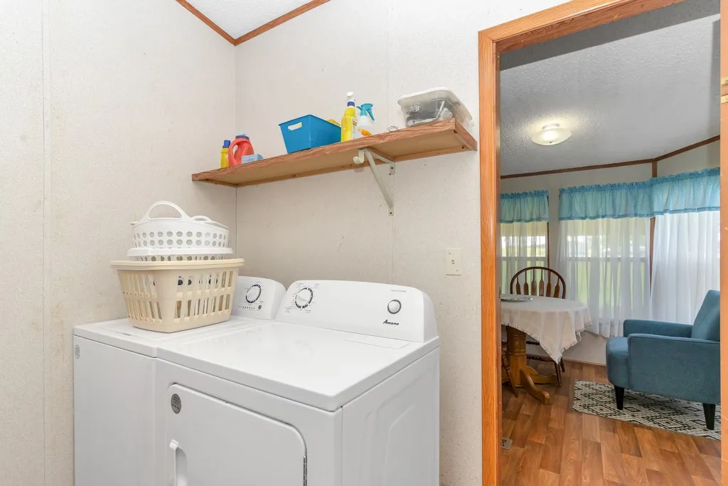 Mobile Home For Sale in Hill County , 409 S Main, Covington, Texas 76636, 3 Bedroom, 2 Bathroom, Garage spaces, 1,568 Sqft, built in 1996, mls#21350998, Real Estate Agent in Covington, Homes For Sale in Hill county, Homes For Sale in Covington, Realtor in Covington Texas, Real Estate Brokerage Independent Realty Texas, Luminita Cordes Realtor