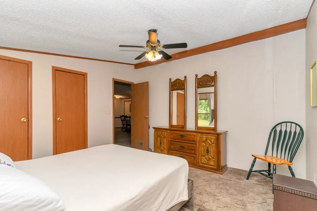 Mobile Home For Sale in Hill County , 409 S Main, Covington, Texas 76636, 3 Bedroom, 2 Bathroom, Garage spaces, 1,568 Sqft, built in 1996, mls#21350998, Real Estate Agent in Covington, Homes For Sale in Hill county, Homes For Sale in Covington, Realtor in Covington Texas, Real Estate Brokerage Independent Realty Texas, Luminita Cordes Realtor